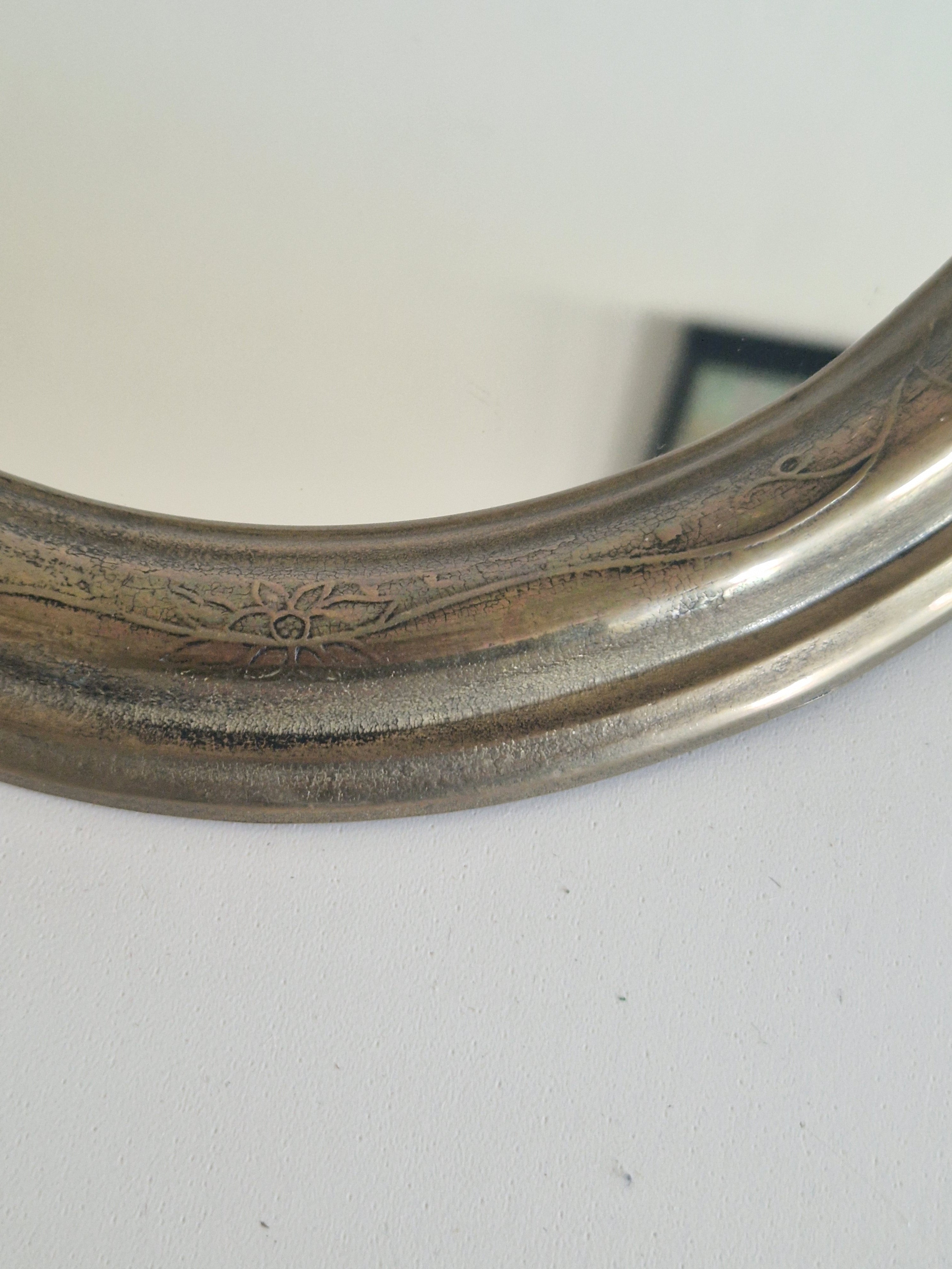 Jugendstil-Spiegel oval mit skulptierter weiblicher Figur – Silber-Bronze-Patina