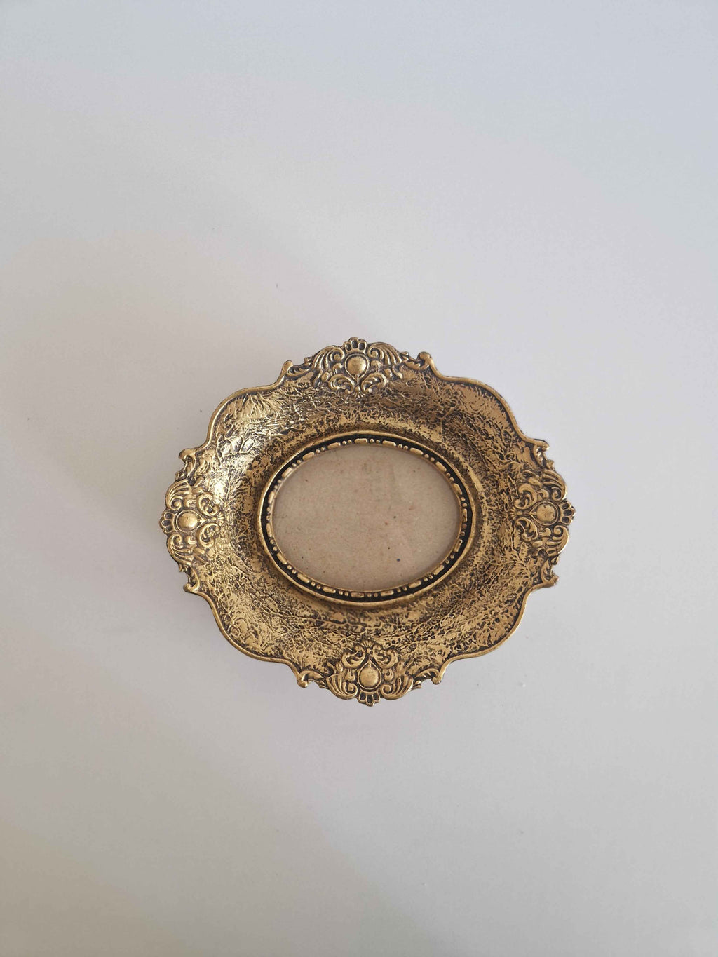 Stunning Antique Gold Baroque Picture Frame - Vintage Oval Design with Acanthus Scrollwork