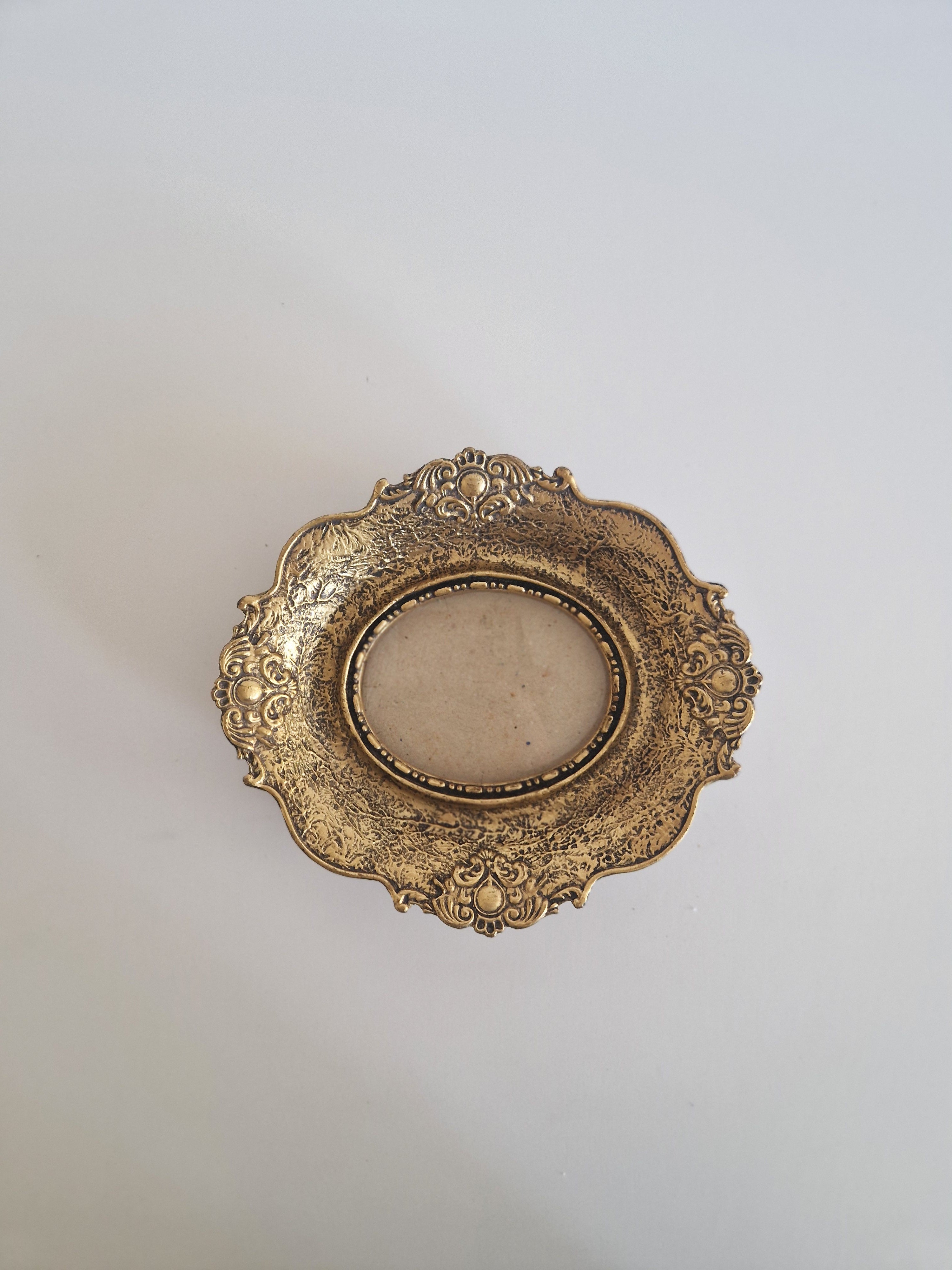 Cadre photo ovale baroque vintage orné | Or antique | Volutes d'acanthe | Ouverture 10×13 cm