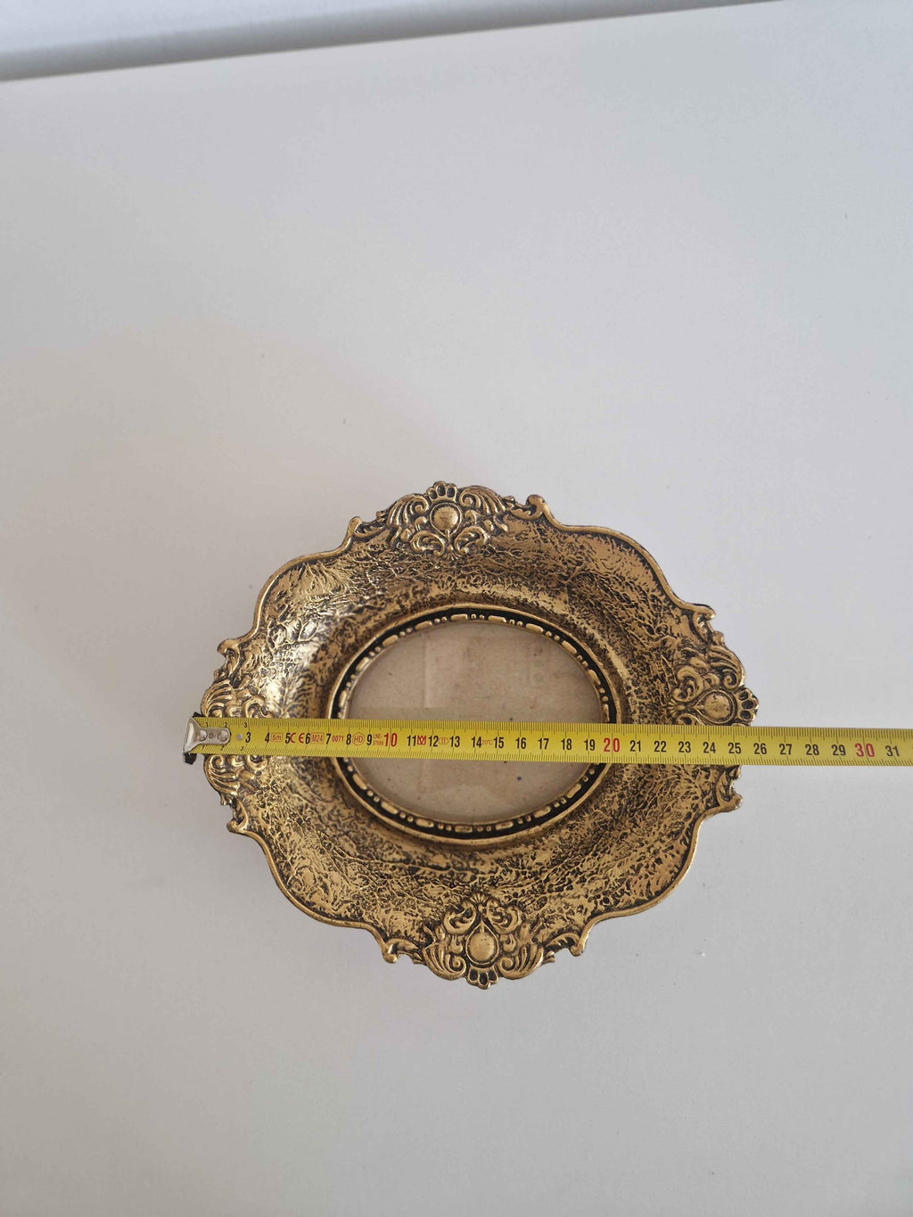 Stunning Antique Gold Baroque Picture Frame - Vintage Oval Design with Acanthus Scrollwork