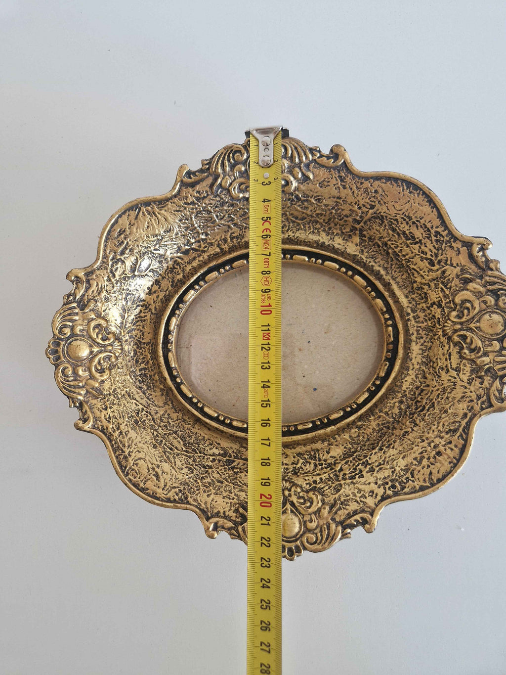 Stunning Antique Gold Baroque Picture Frame - Vintage Oval Design with Acanthus Scrollwork