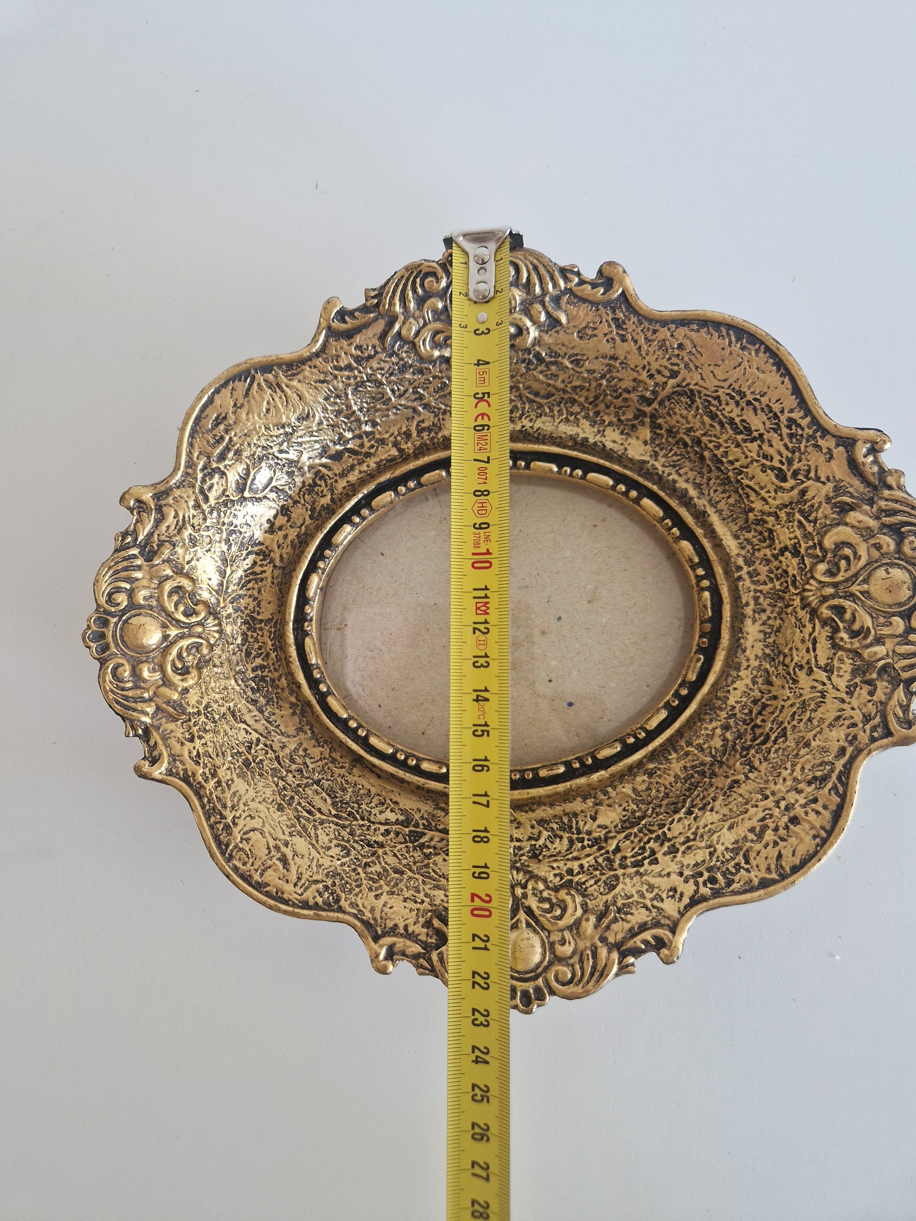 Cadre photo ovale baroque vintage orné | Or antique | Volutes d'acanthe | Ouverture 10×13 cm