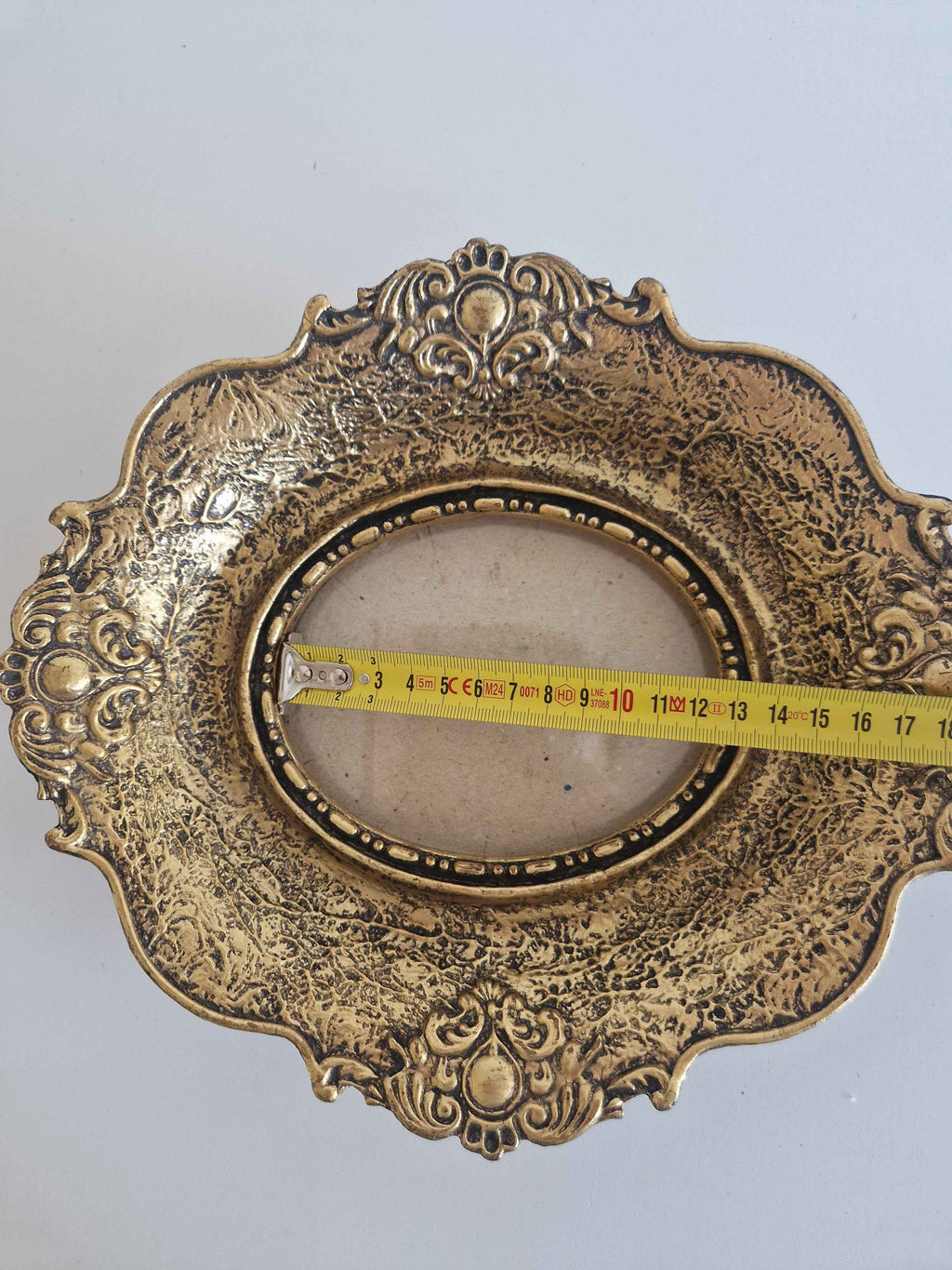 Stunning Antique Gold Baroque Picture Frame - Vintage Oval Design with Acanthus Scrollwork