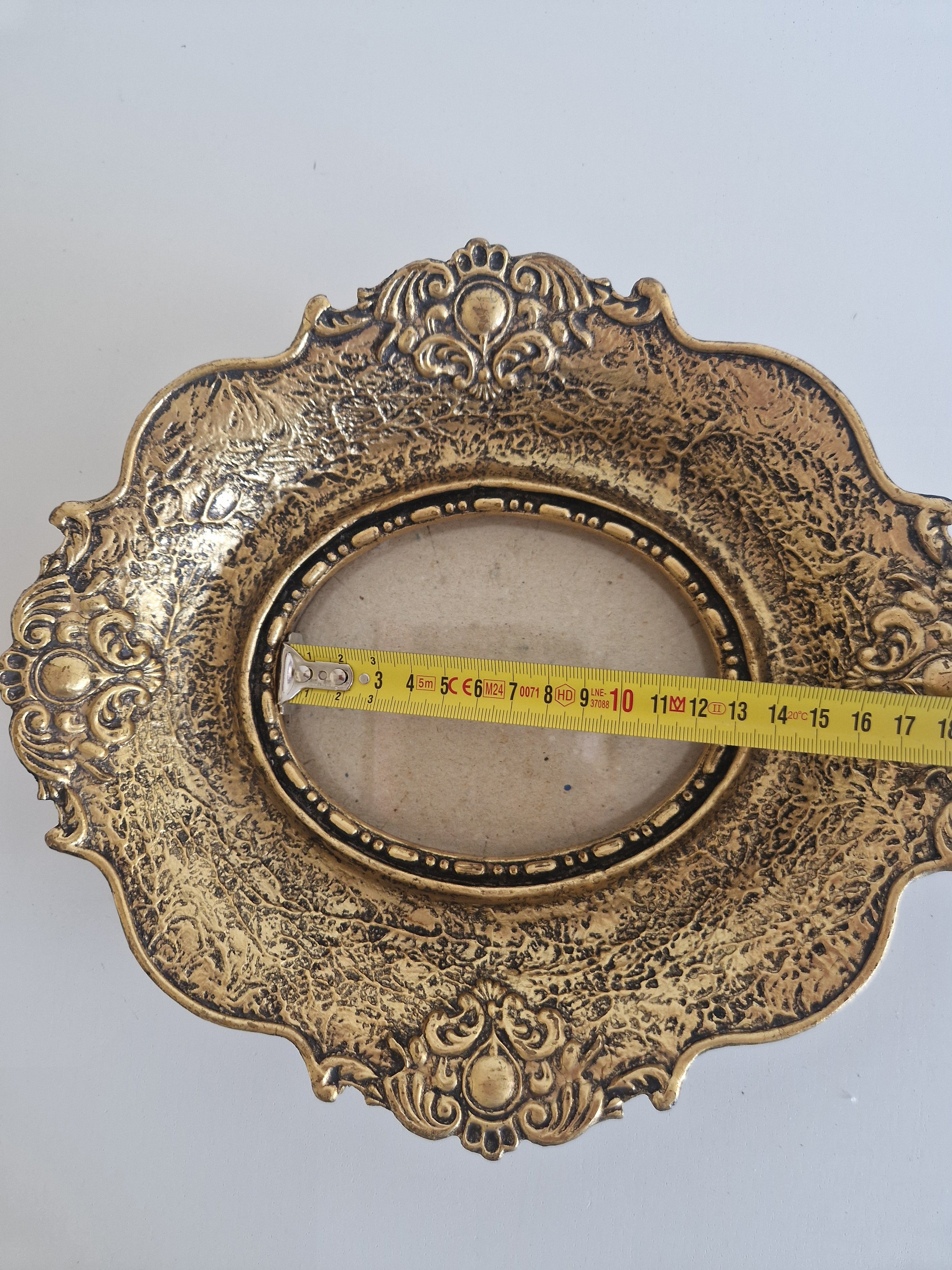 Cadre photo ovale baroque vintage orné | Or antique | Volutes d'acanthe | Ouverture 10×13 cm