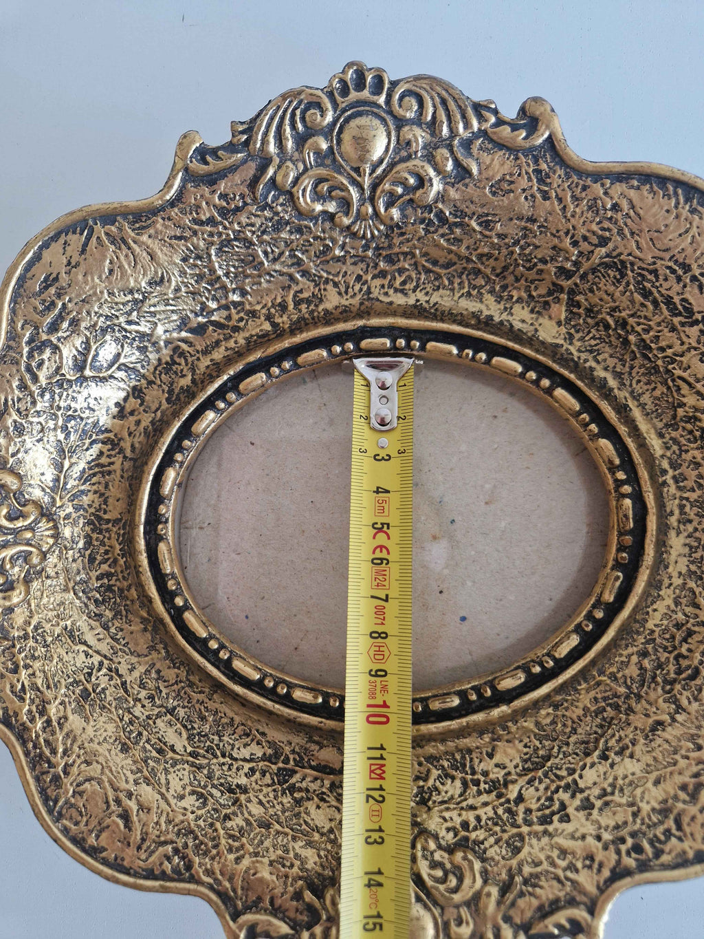 Stunning Antique Gold Baroque Picture Frame - Vintage Oval Design with Acanthus Scrollwork