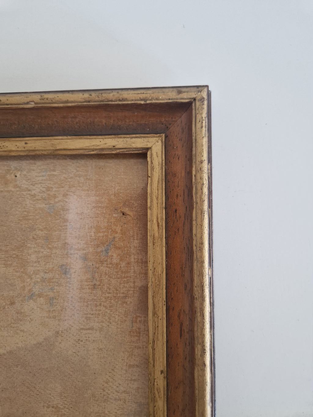 Cadre Photo Vintage en Bois avec Verre – Profil Moulé Marron et Doré