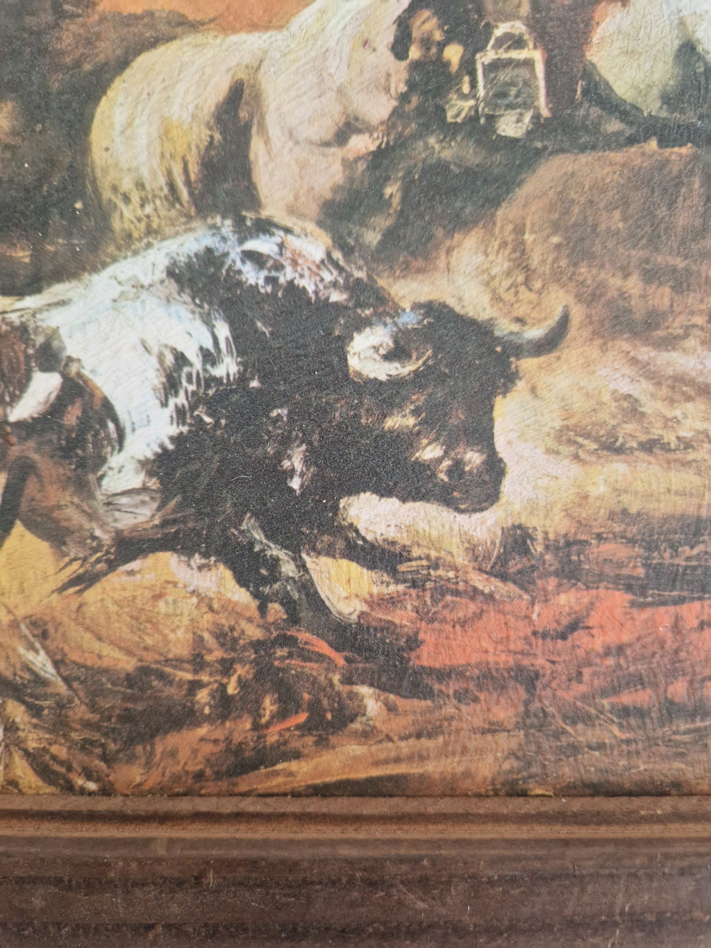 Antikes Ölgemälde – Spanische romantische Stierkampfszene | Picadore zu Pferd | Geschnitzter Walnussrahmen | 46 × 36 cm