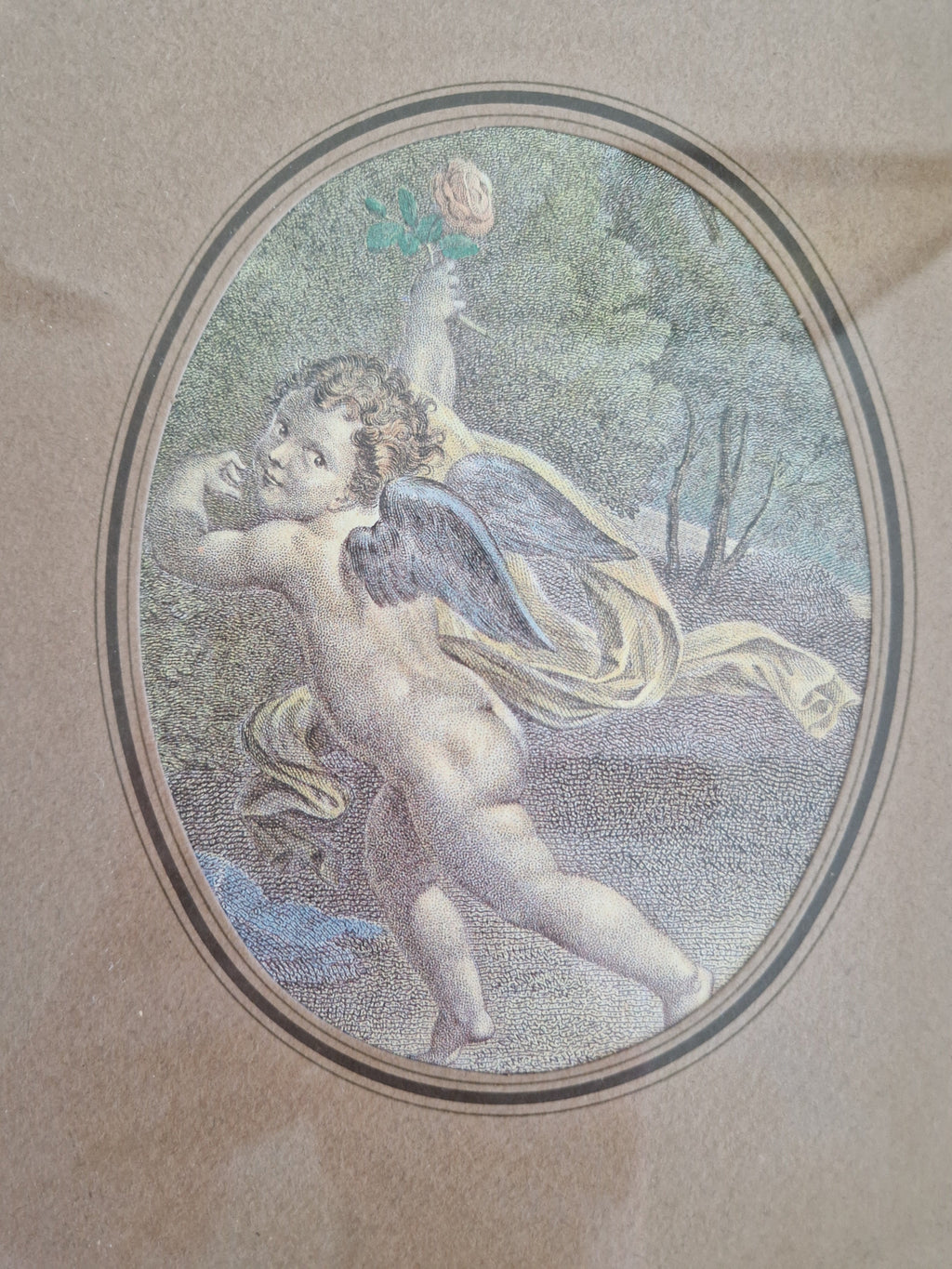 Antike handkolorierte Punktierstich – Allegorische Figur mit Putto & Rosen | Oval | Vergoldeter Akanthusrahmen | 28 × 31 cm
