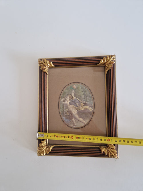 Antike handkolorierte Punktierstich – Allegorische Figur mit Putto & Rosen | Oval | Vergoldeter Akanthusrahmen | 28 × 31 cm