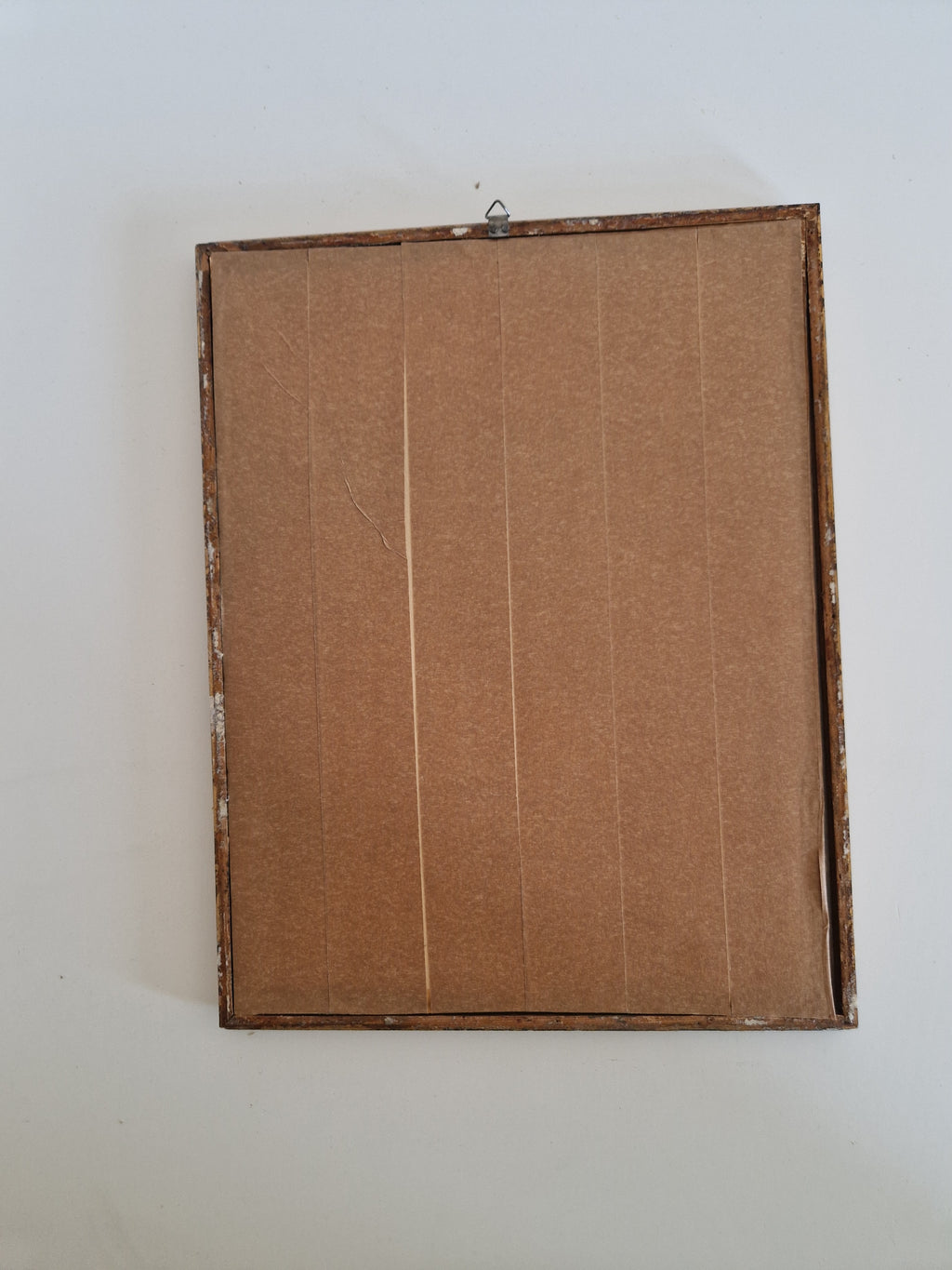 Cadre photo orné gaufré vintage avec verre – Bronze doré, 30×38 cm