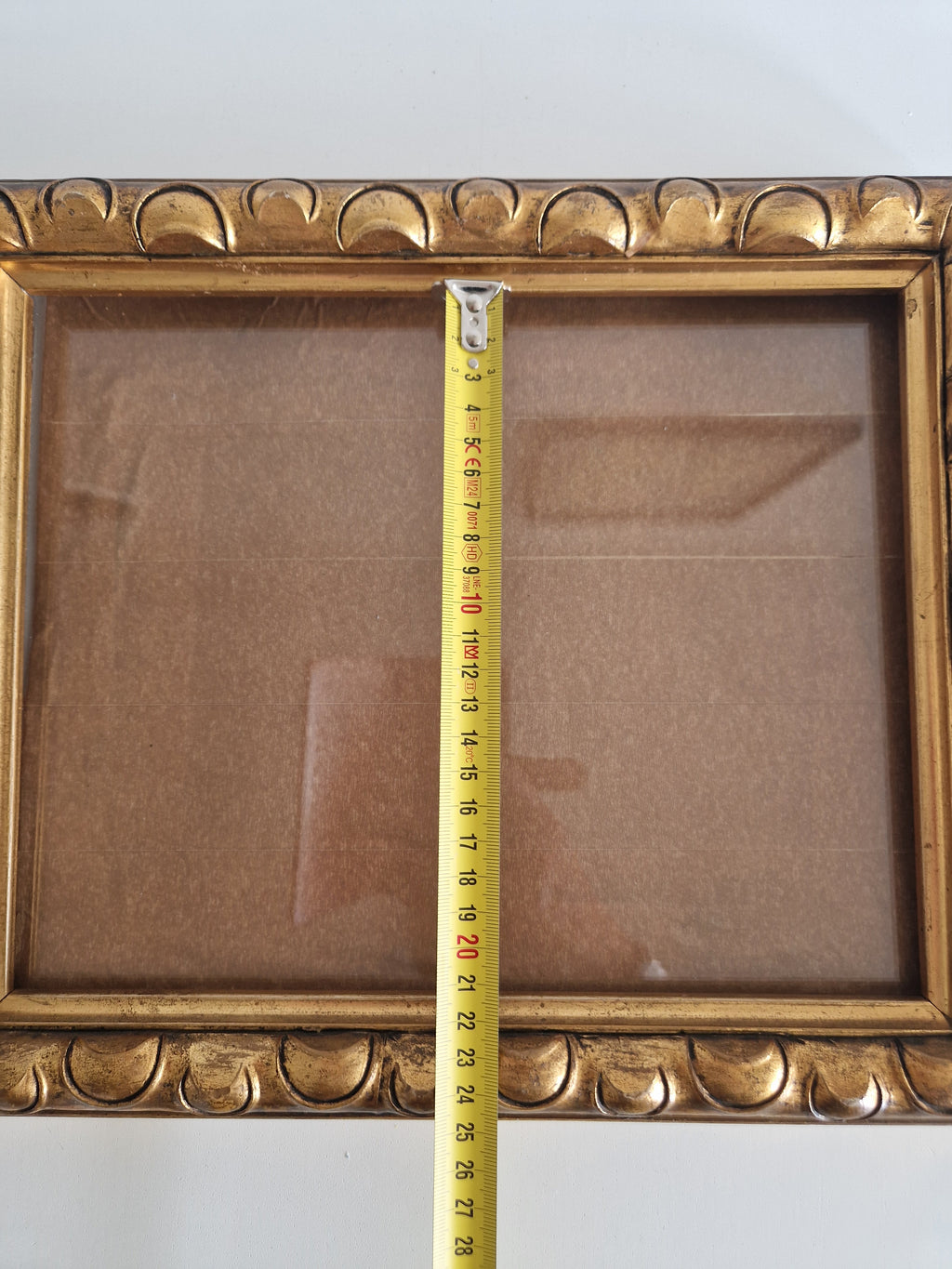 Cadre photo vintage en bois doré orné | Moulure à vagues festonnée | Ouverture 22×17cm | Verre inclus | Prêt à accrocher