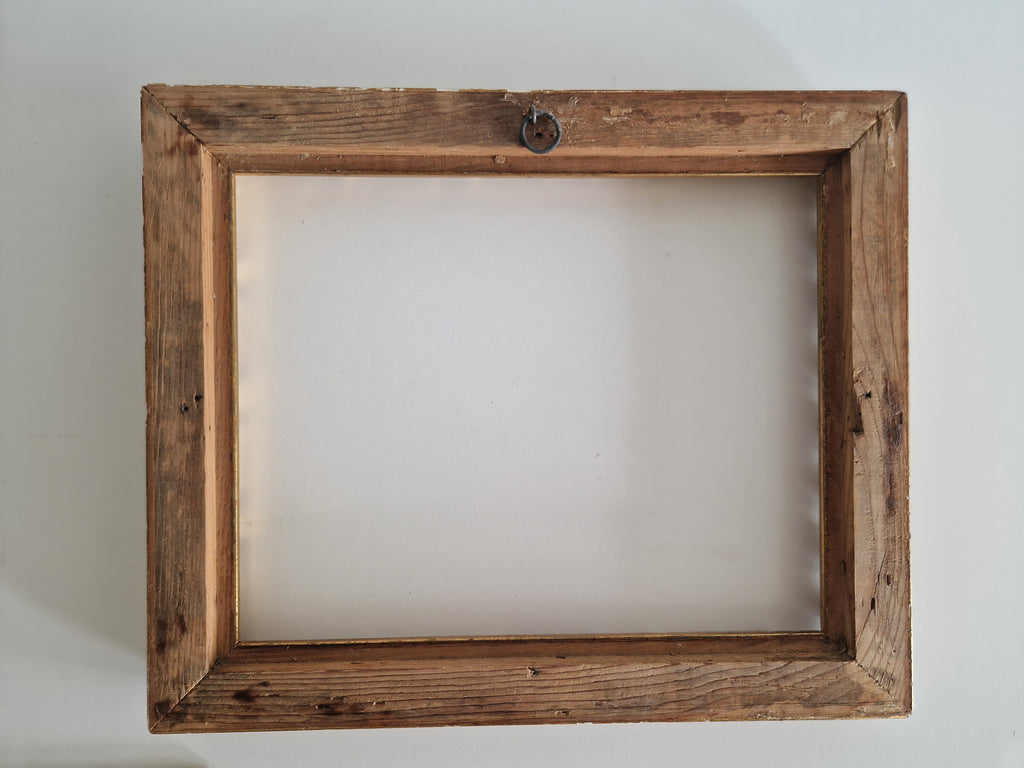 Cadre photo vintage en bois doré orné | Moulure à vagues festonnée | Ouverture 22×17cm | Verre inclus | Prêt à accrocher