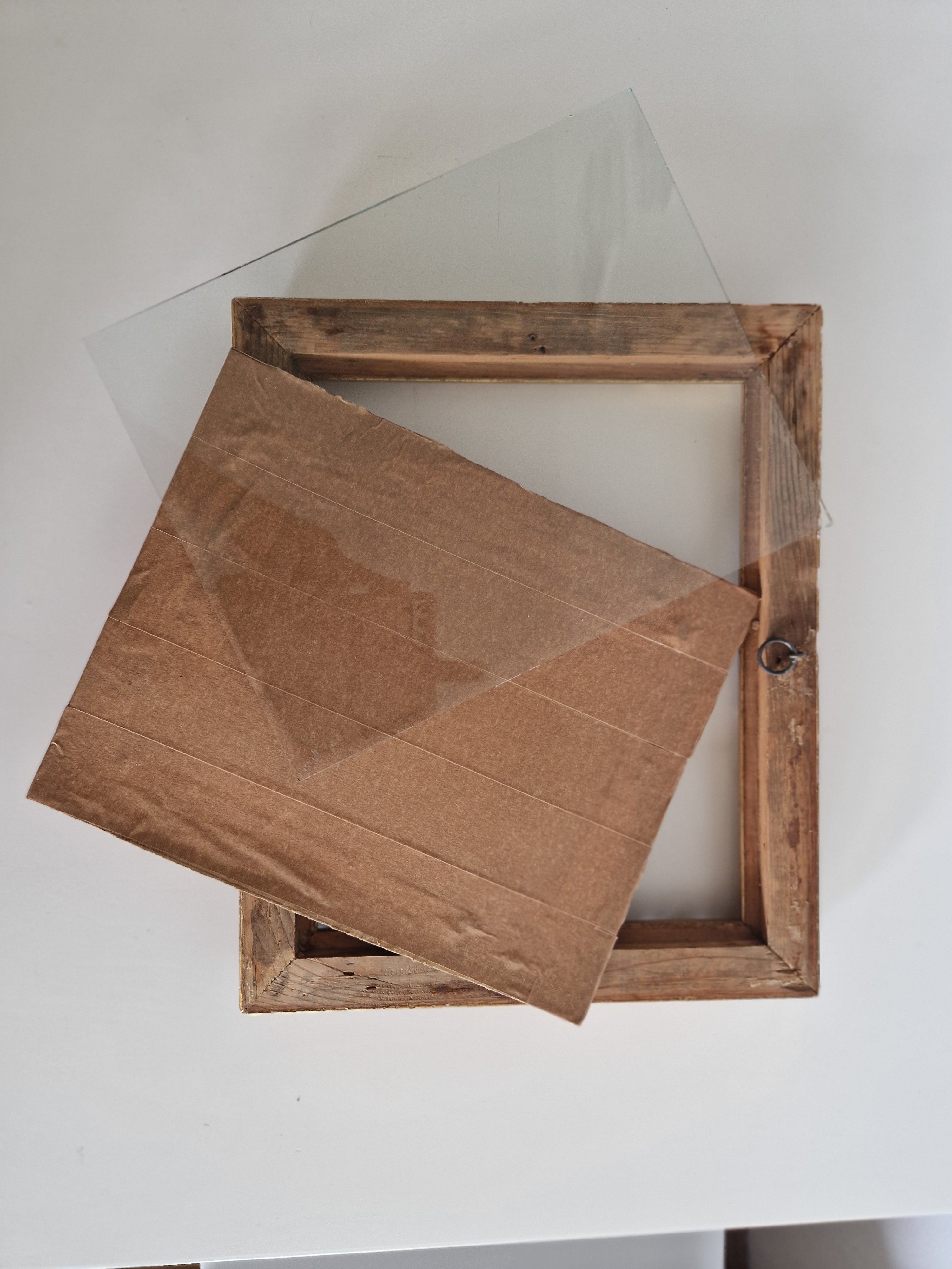 Cadre photo vintage en bois doré orné | Moulure à vagues festonnée | Ouverture 22×17cm | Verre inclus | Prêt à accrocher