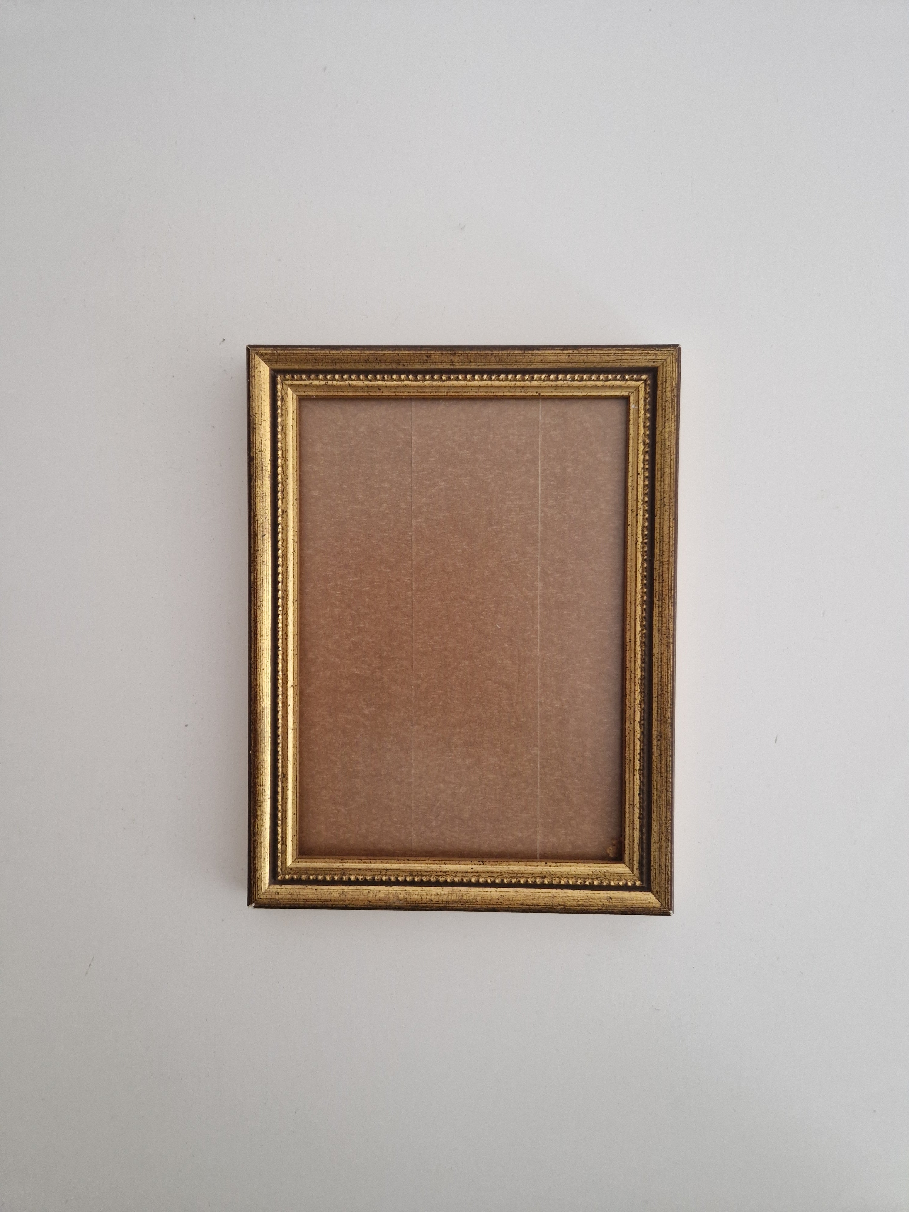 Cadre photo vintage en bois | Moulure perlée dorée antique | Ouverture 13 × 15 cm | Verre inclus | Prêt à accrocher