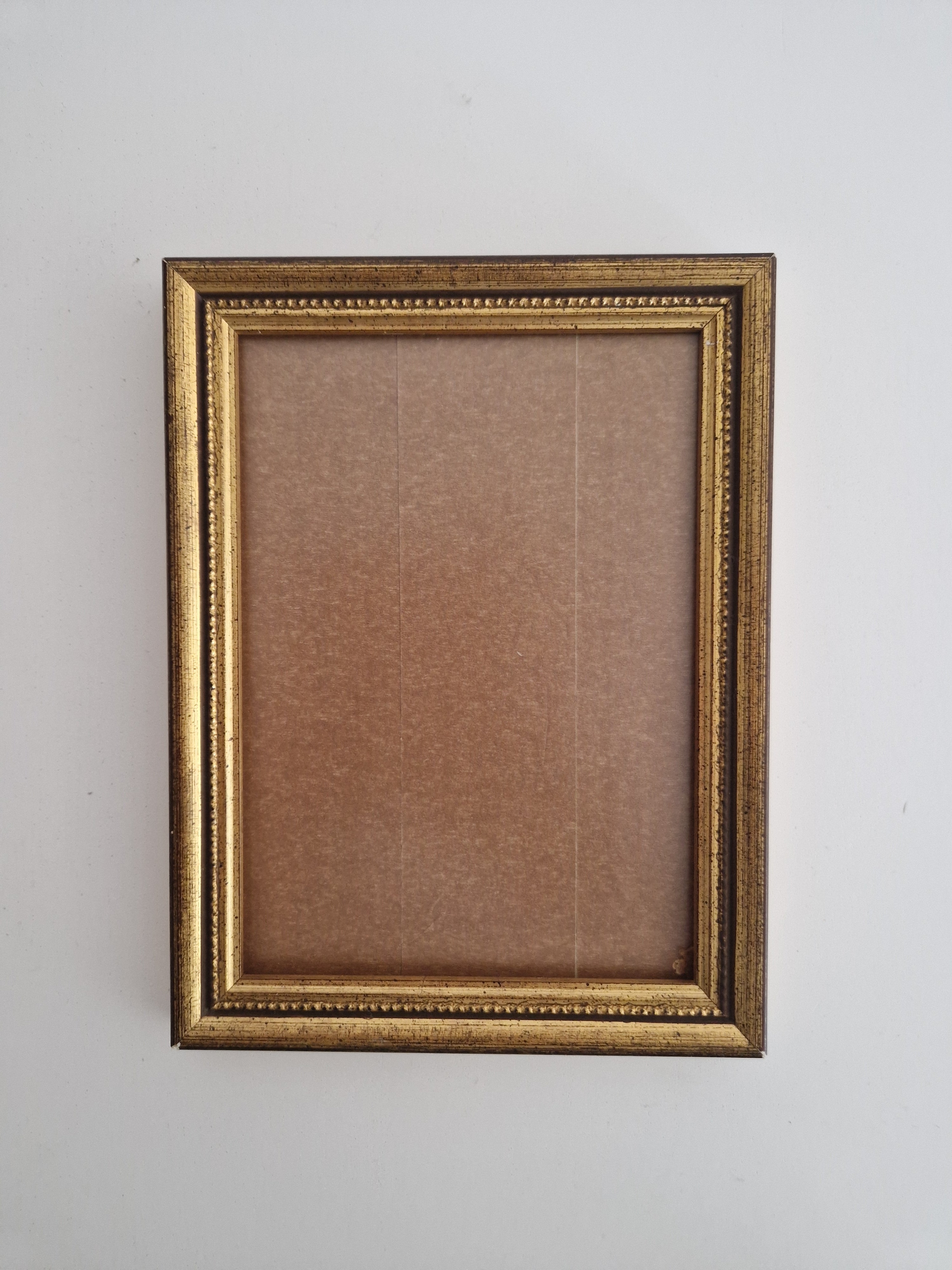 Cadre photo vintage en bois | Moulure perlée dorée antique | Ouverture 13 × 15 cm | Verre inclus | Prêt à accrocher