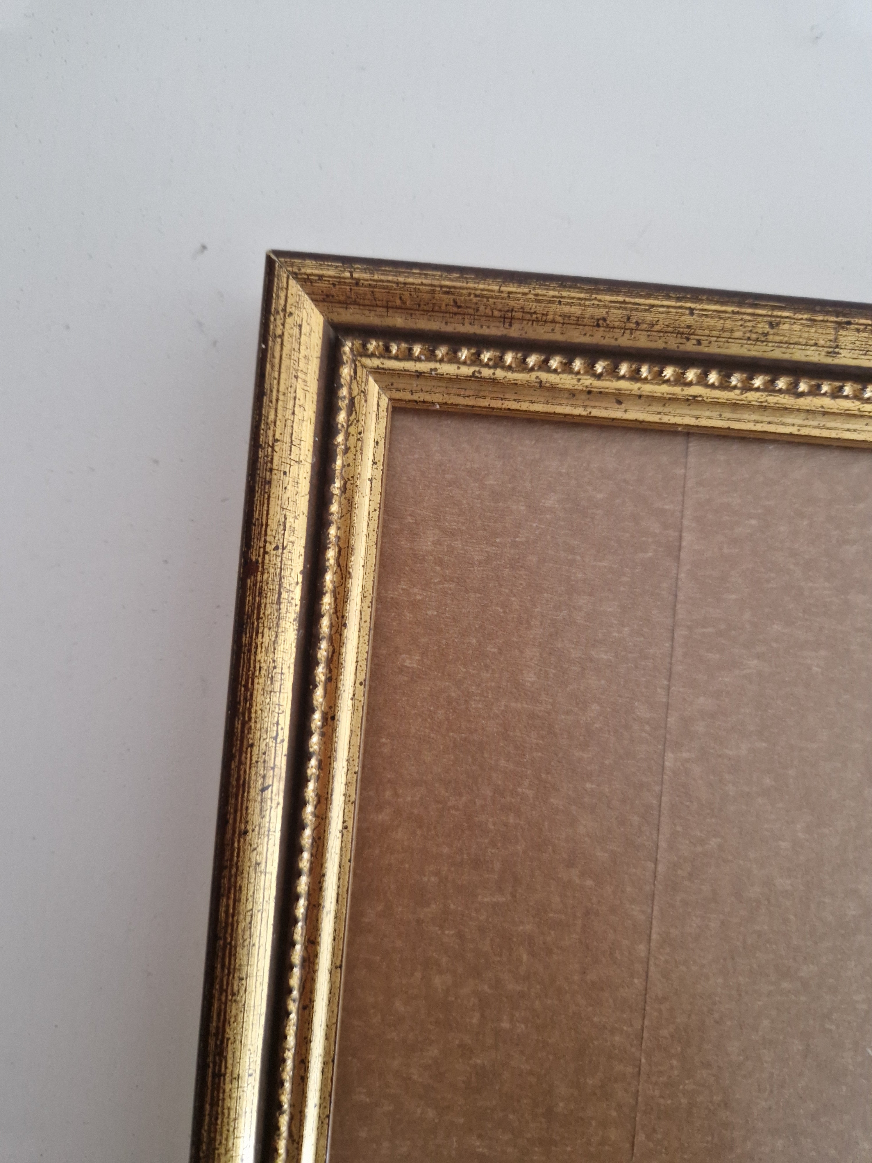 Cadre photo vintage en bois | Moulure perlée dorée antique | Ouverture 13 × 15 cm | Verre inclus | Prêt à accrocher