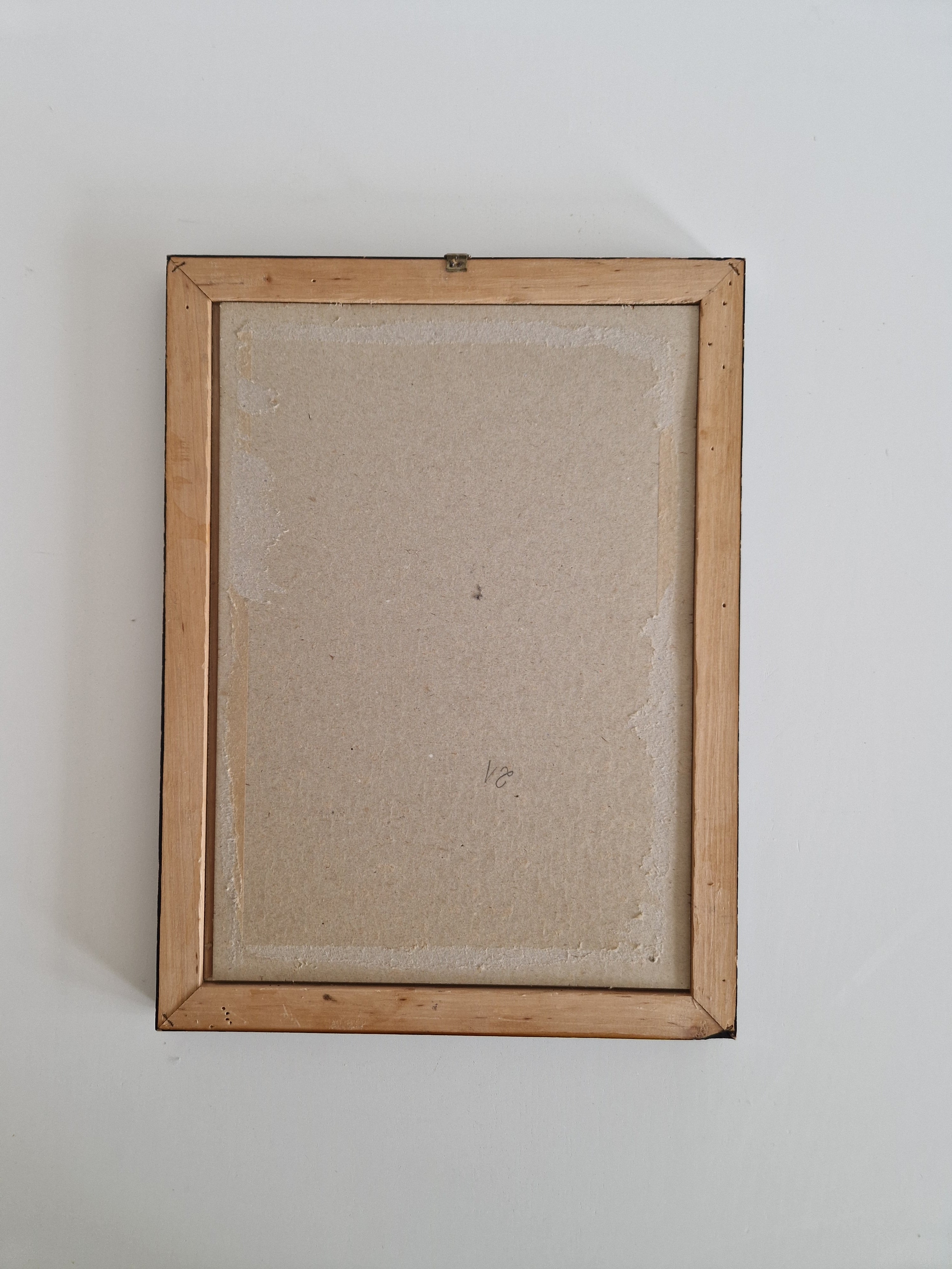 Cadre photo vintage en bois | Placage de noyer madré foncé et filet doré | Ouverture 20 × 30 cm | Verre inclus