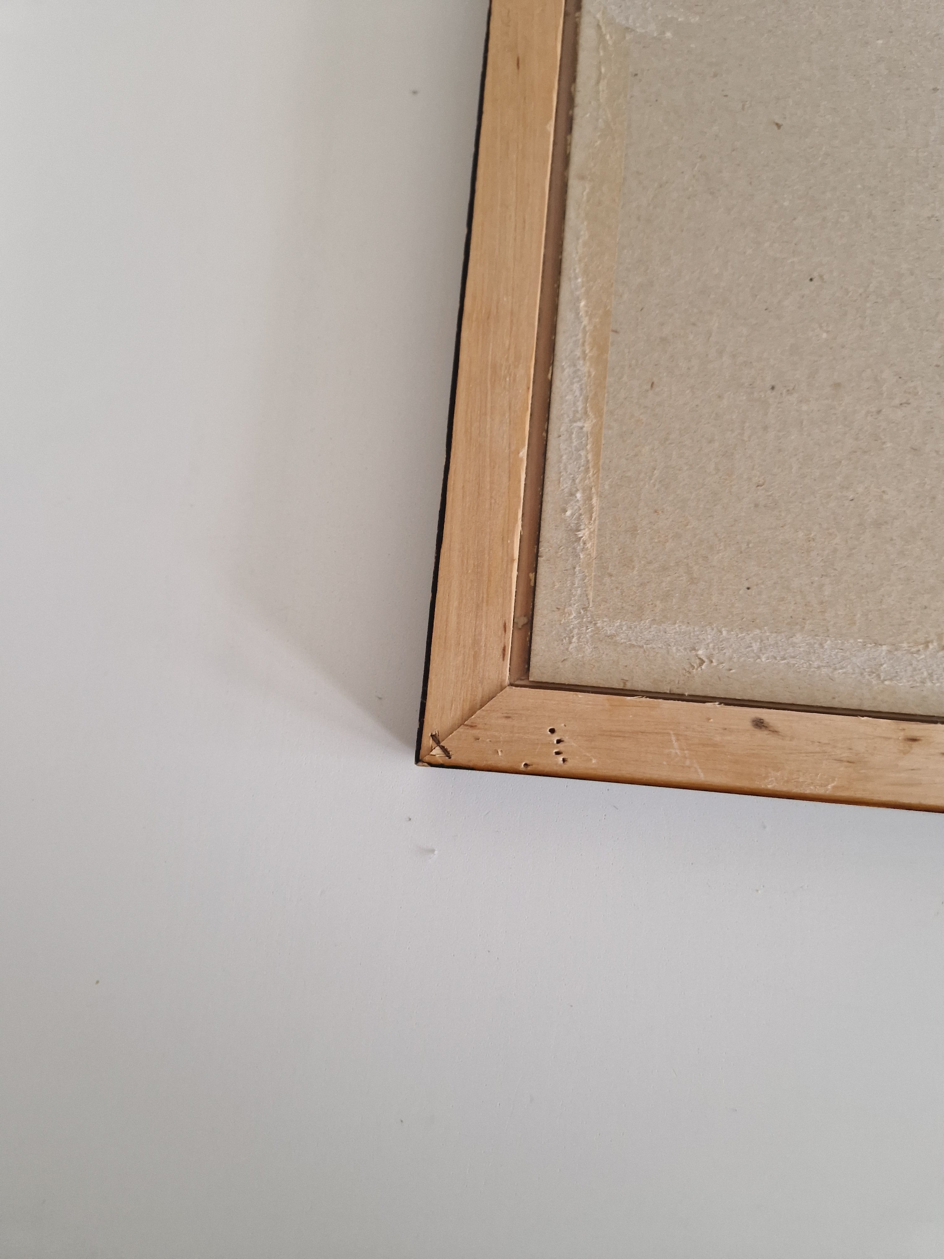 Cadre photo vintage en bois | Placage de noyer madré foncé et filet doré | Ouverture 20 × 30 cm | Verre inclus