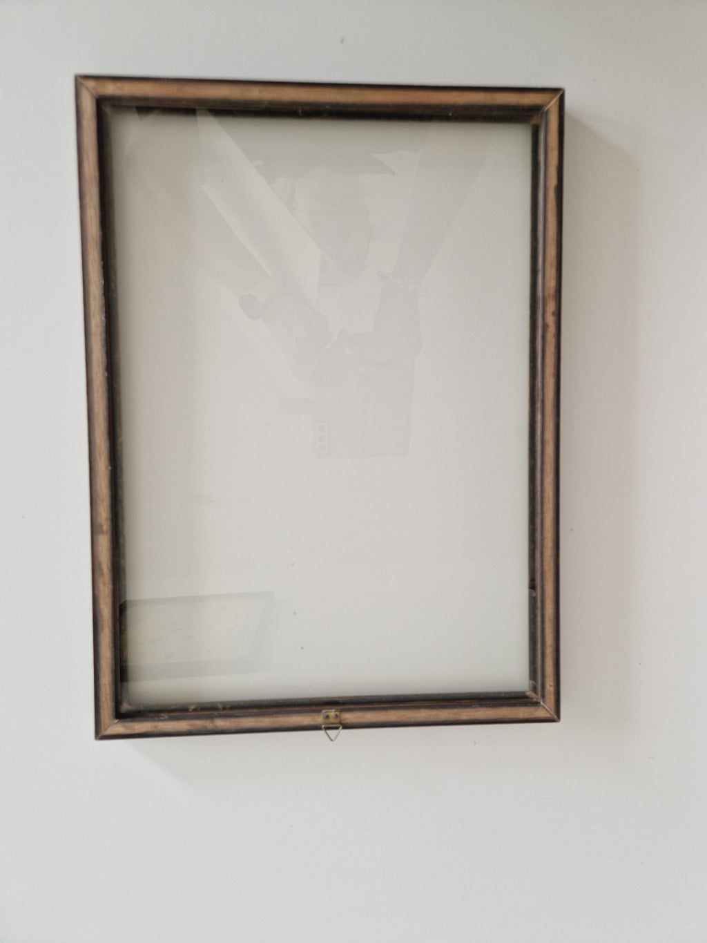 Vintage Holz-Bilderrahmen | Dunkles Maserfurnier & goldene Zierleiste | 30×40cm Öffnung | Inklusive Glas