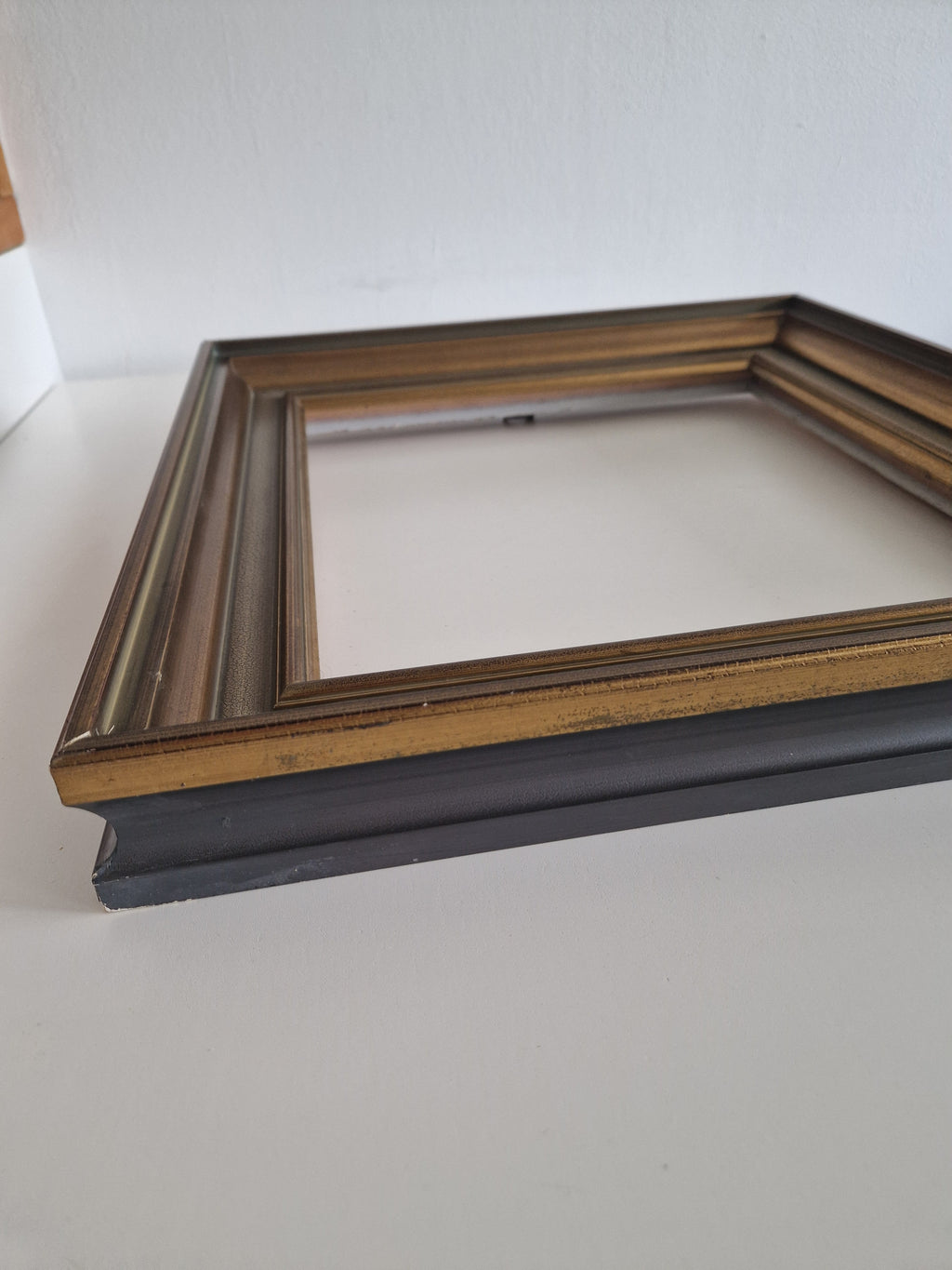 Vintage Antiker Gold-Stufenbilderrahmen | 30×30cm Öffnung | Galerie-Stil | Ohne Glas