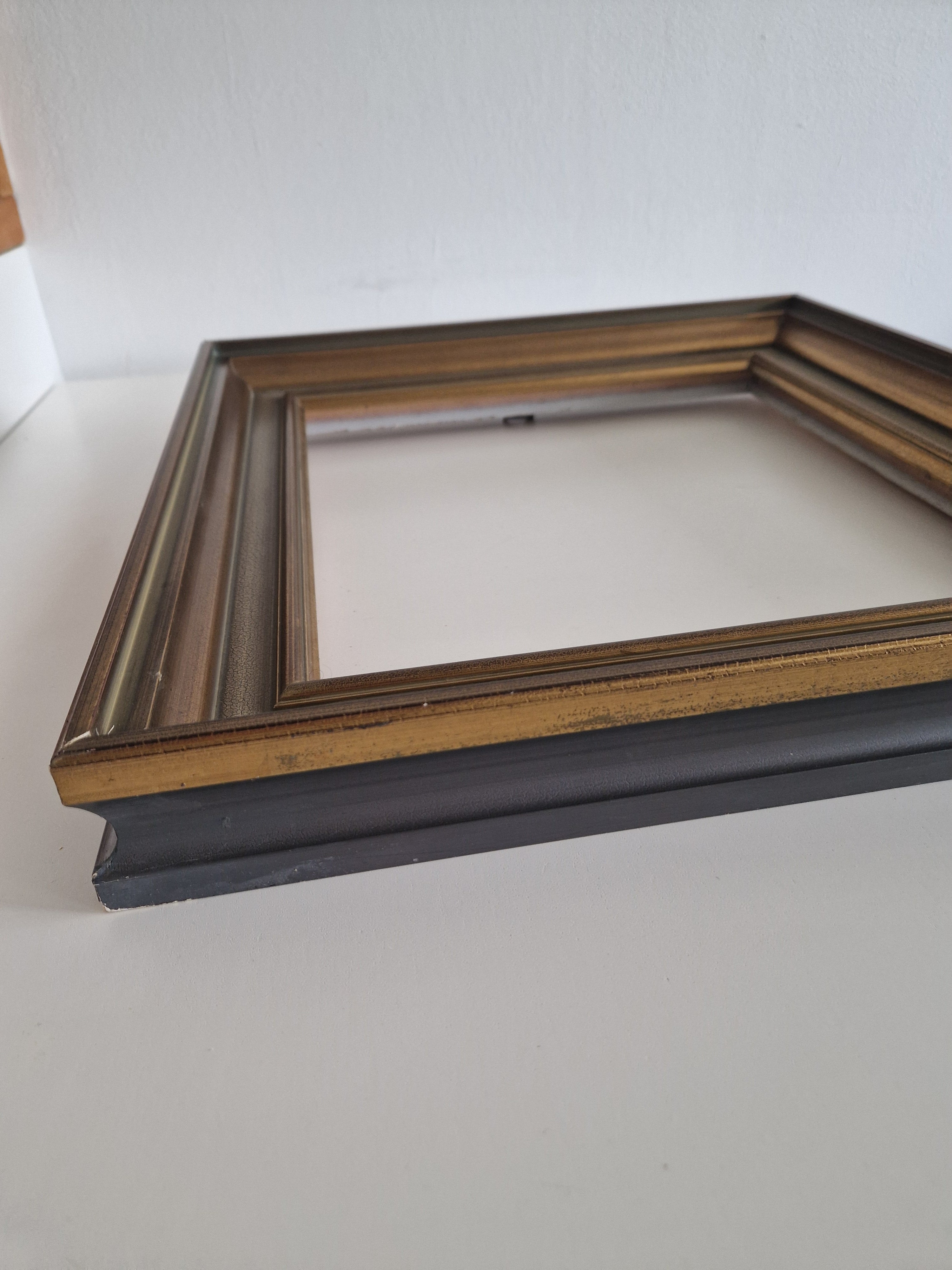 Vintage Antiker Gold-Stufenbilderrahmen | 30×30cm Öffnung | Galerie-Stil | Ohne Glas