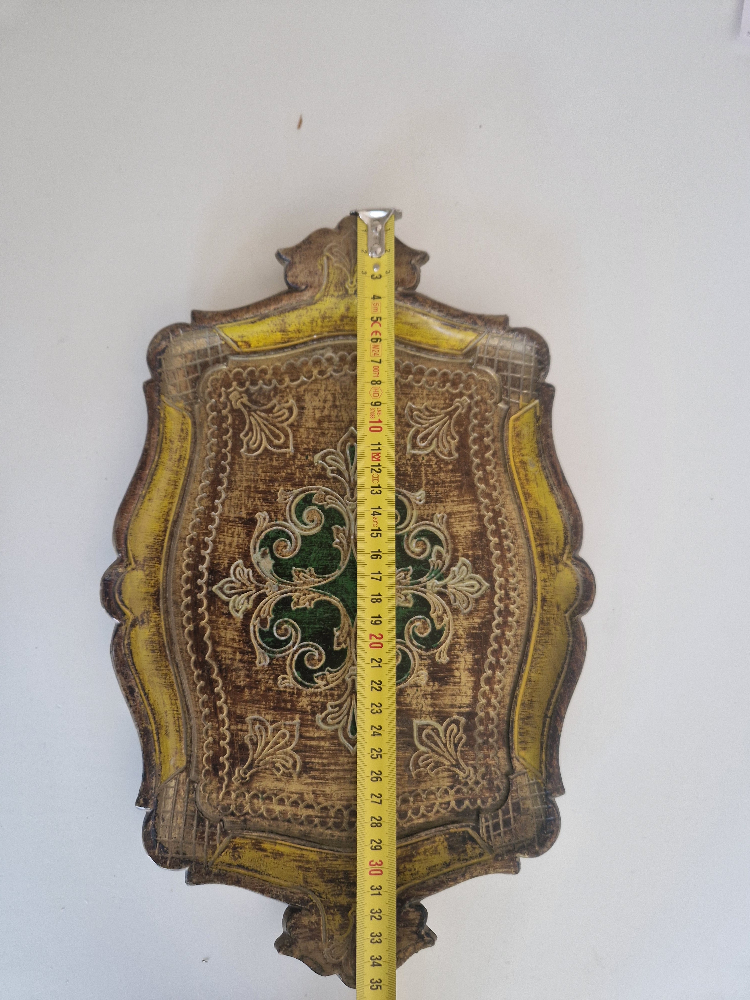 Plateau florentin en bois doré – Plaque bouclier baroque | Or et vert émeraude | Fabriqué en Italie | 26 × 35 cm