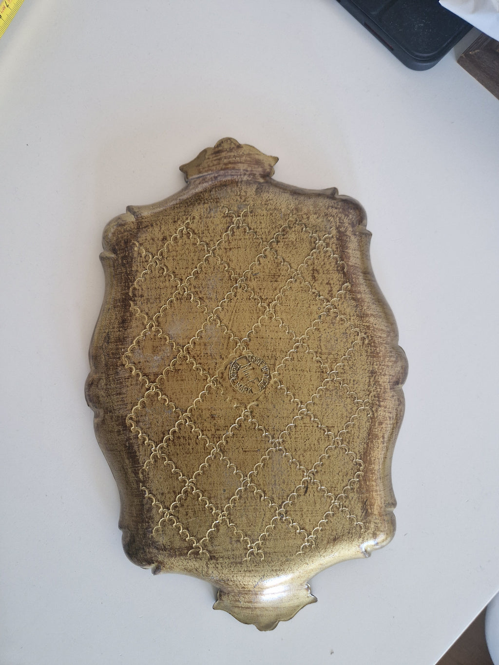 Plateau florentin en bois doré – Plaque bouclier baroque | Or et vert émeraude | Fabriqué en Italie | 26 × 35 cm