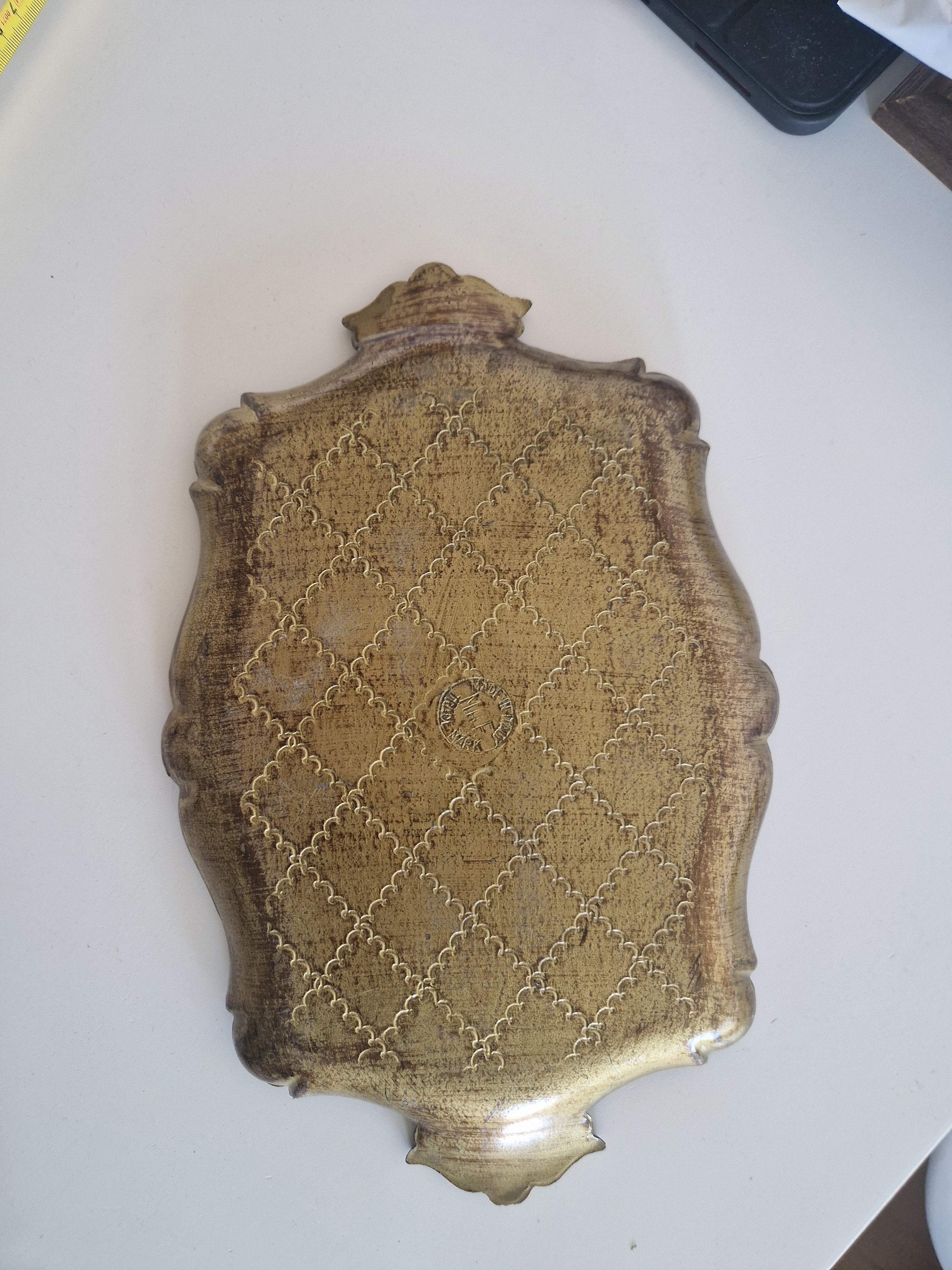 Plateau florentin en bois doré – Plaque bouclier baroque | Or et vert émeraude | Fabriqué en Italie | 26 × 35 cm