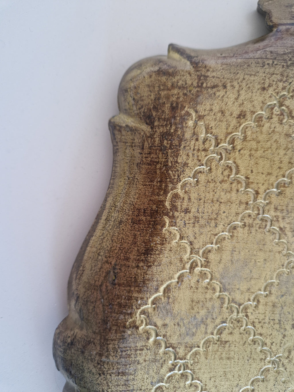 Plateau florentin en bois doré – Plaque bouclier baroque | Or et vert émeraude | Fabriqué en Italie | 26 × 35 cm