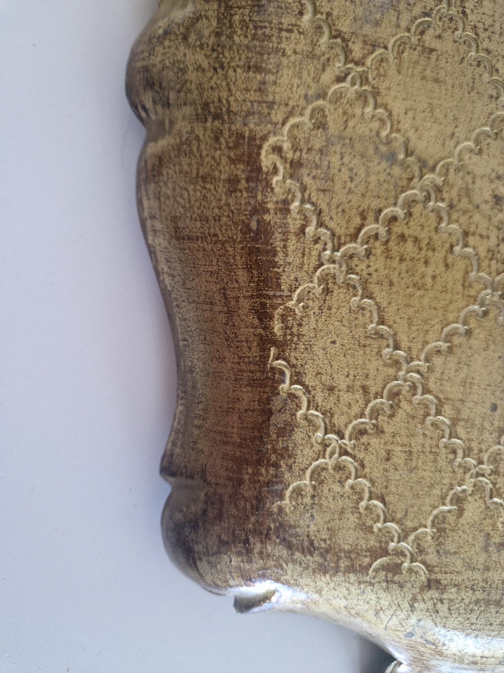 Plateau florentin en bois doré – Plaque bouclier baroque | Or et vert émeraude | Fabriqué en Italie | 26 × 35 cm