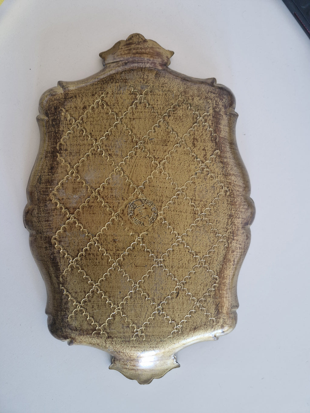 Plateau florentin en bois doré – Plaque bouclier baroque | Or et vert émeraude | Fabriqué en Italie | 26 × 35 cm