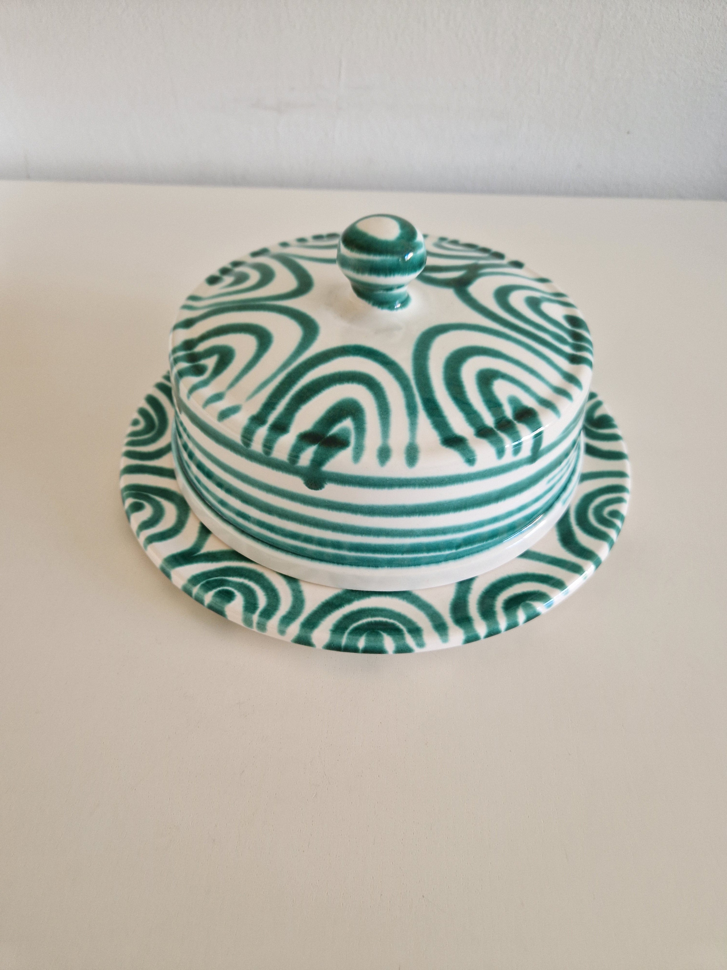 Gmundner Keramik Austria — Butter Dish / Cheese Dome with Plate | Grün Geflammt | Hand-Painted | 28 cm
