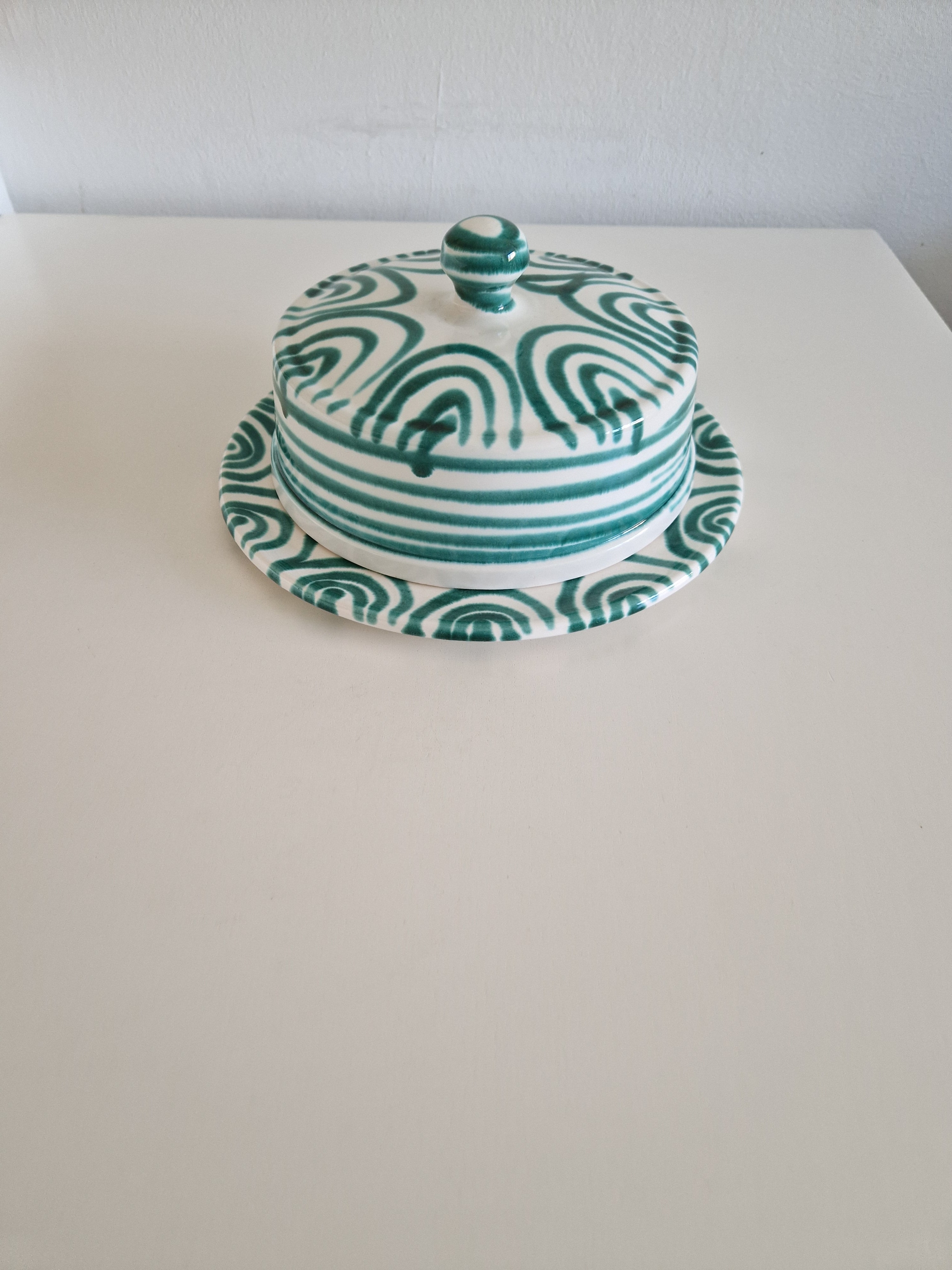 Gmundner Keramik Austria — Butter Dish / Cheese Dome with Plate | Grün Geflammt | Hand-Painted | 28 cm