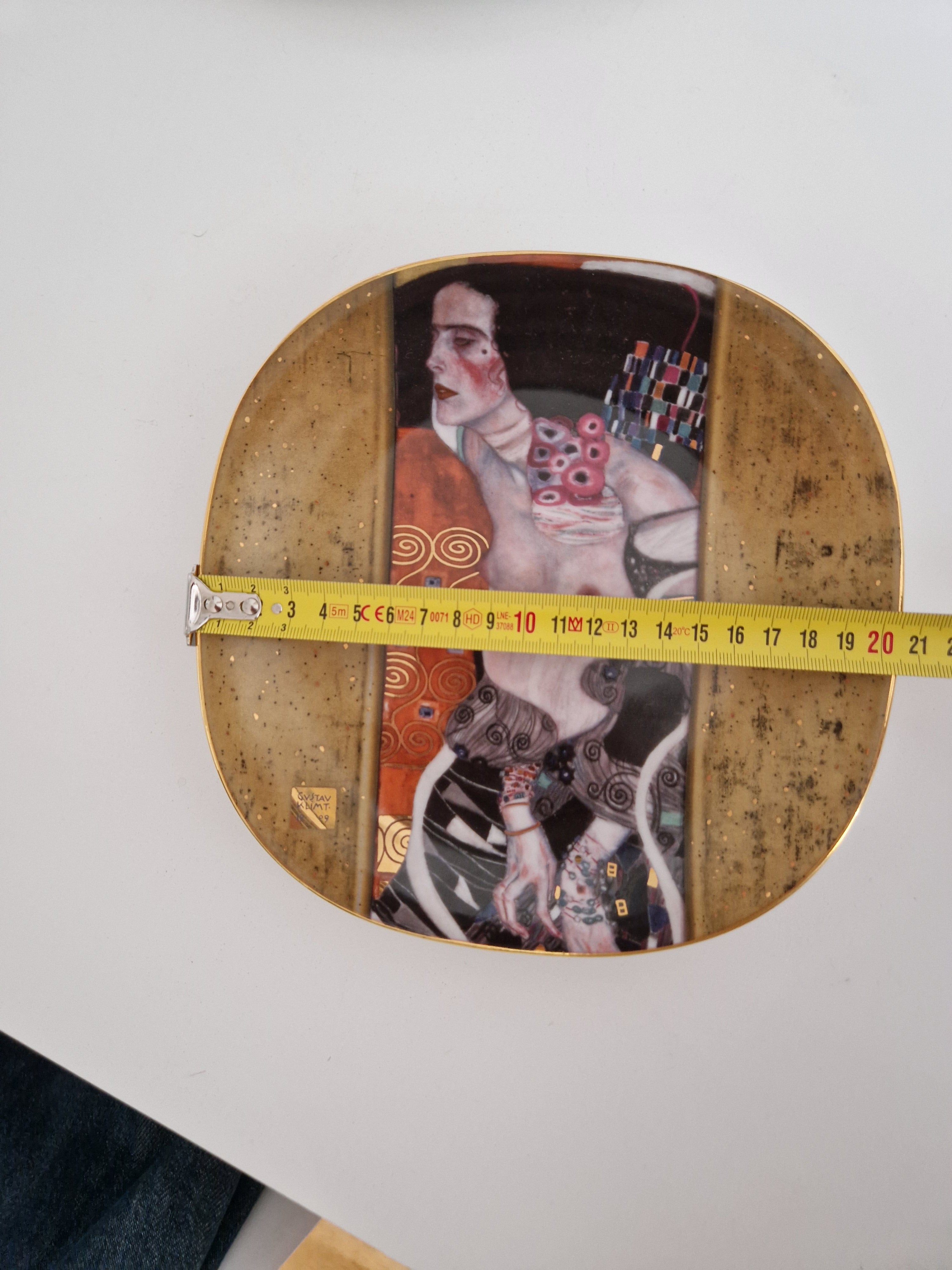 Portrait der Salome plate front showing Klimt artwork with gold border, approx 20cm diameter