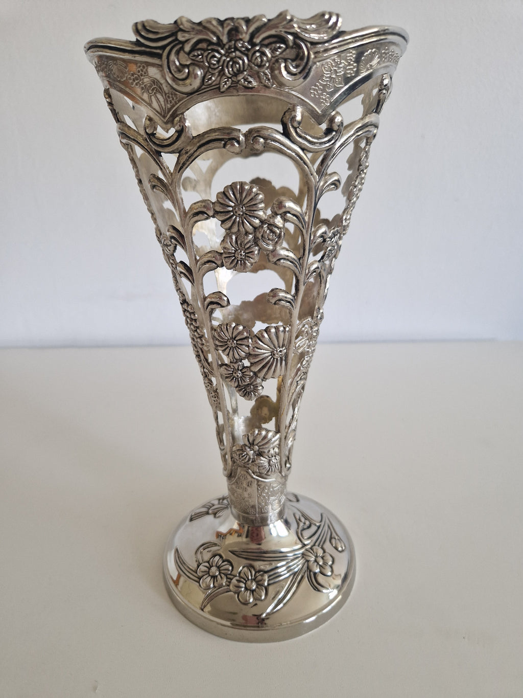 Vintage Silver-Plated Reticulated Vase – Pierced Floral Trumpet, approx. 25 cm