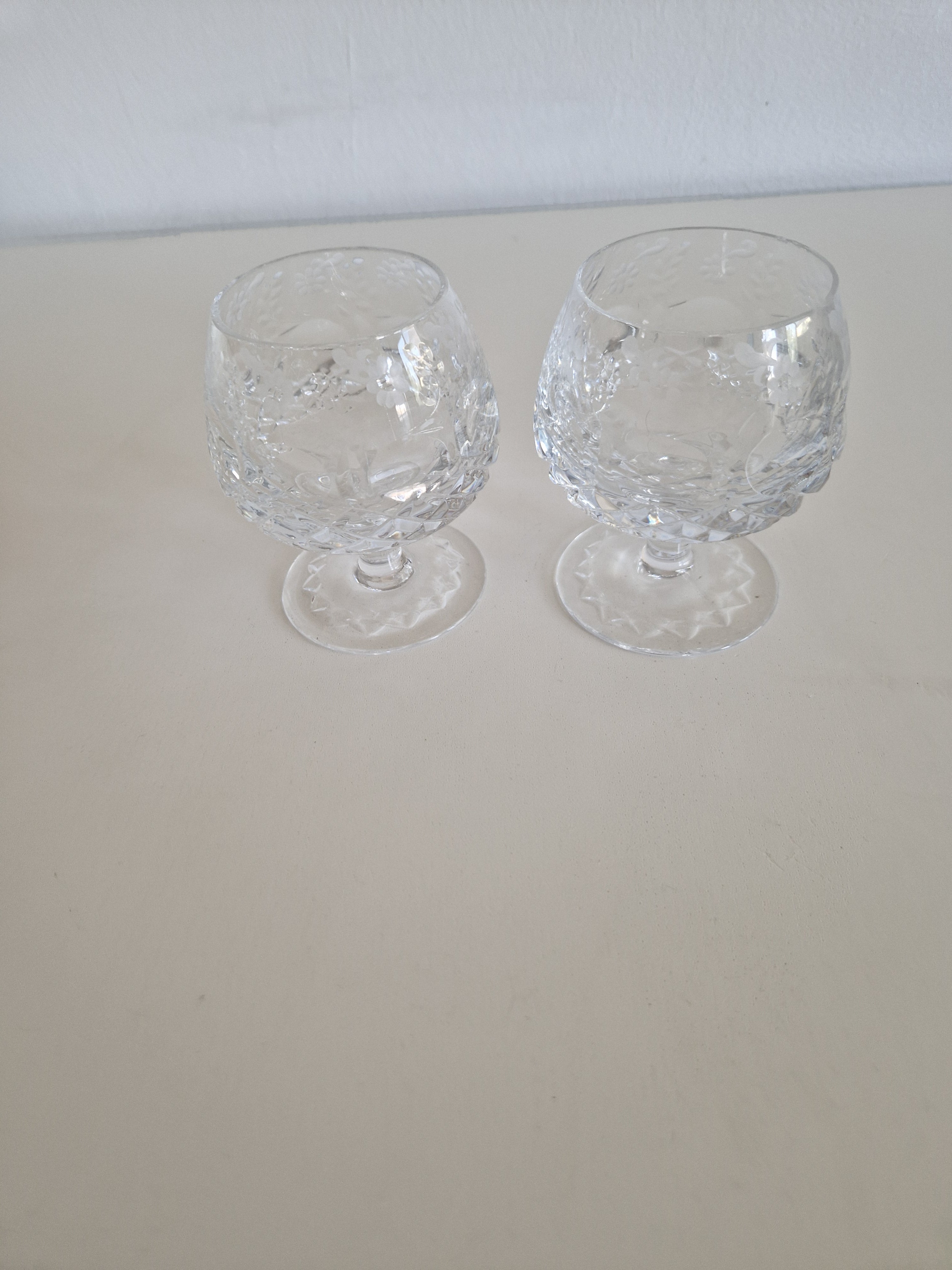 Pair of Vintage Hand-Cut Crystal Brandy Balloon Glasses – Diamond Cut, approx. 11 cm