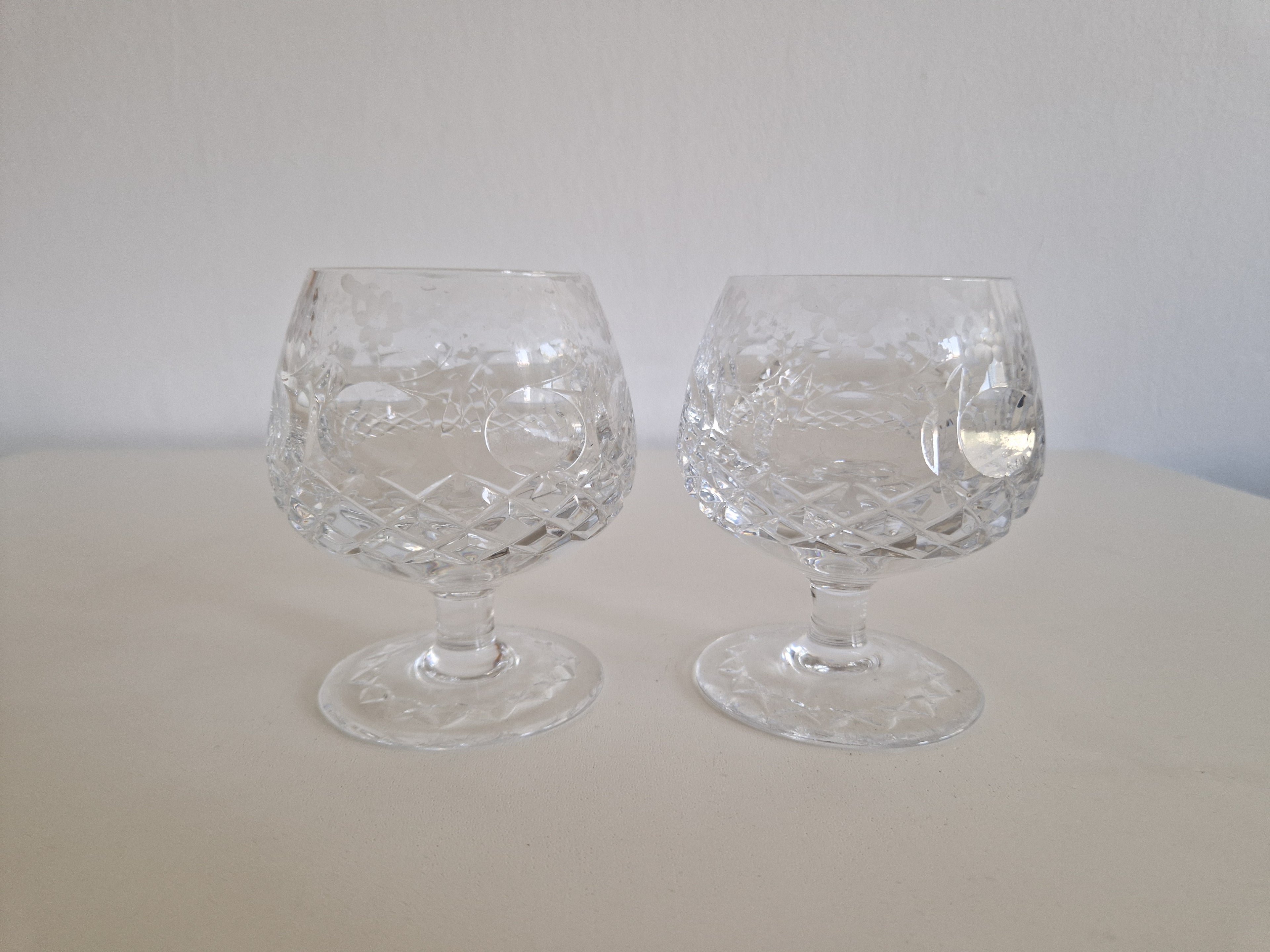 Pair of Vintage Hand-Cut Crystal Brandy Balloon Glasses – Diamond Cut, approx. 11 cm
