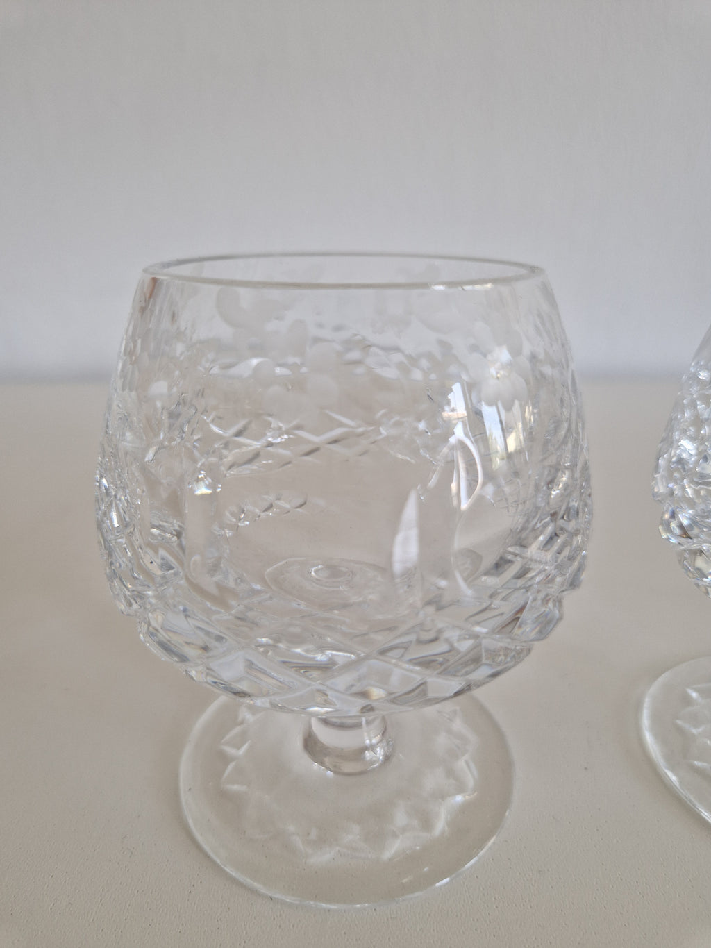 Pair of Vintage Hand-Cut Crystal Brandy Balloon Glasses – Diamond Cut, approx. 11 cm