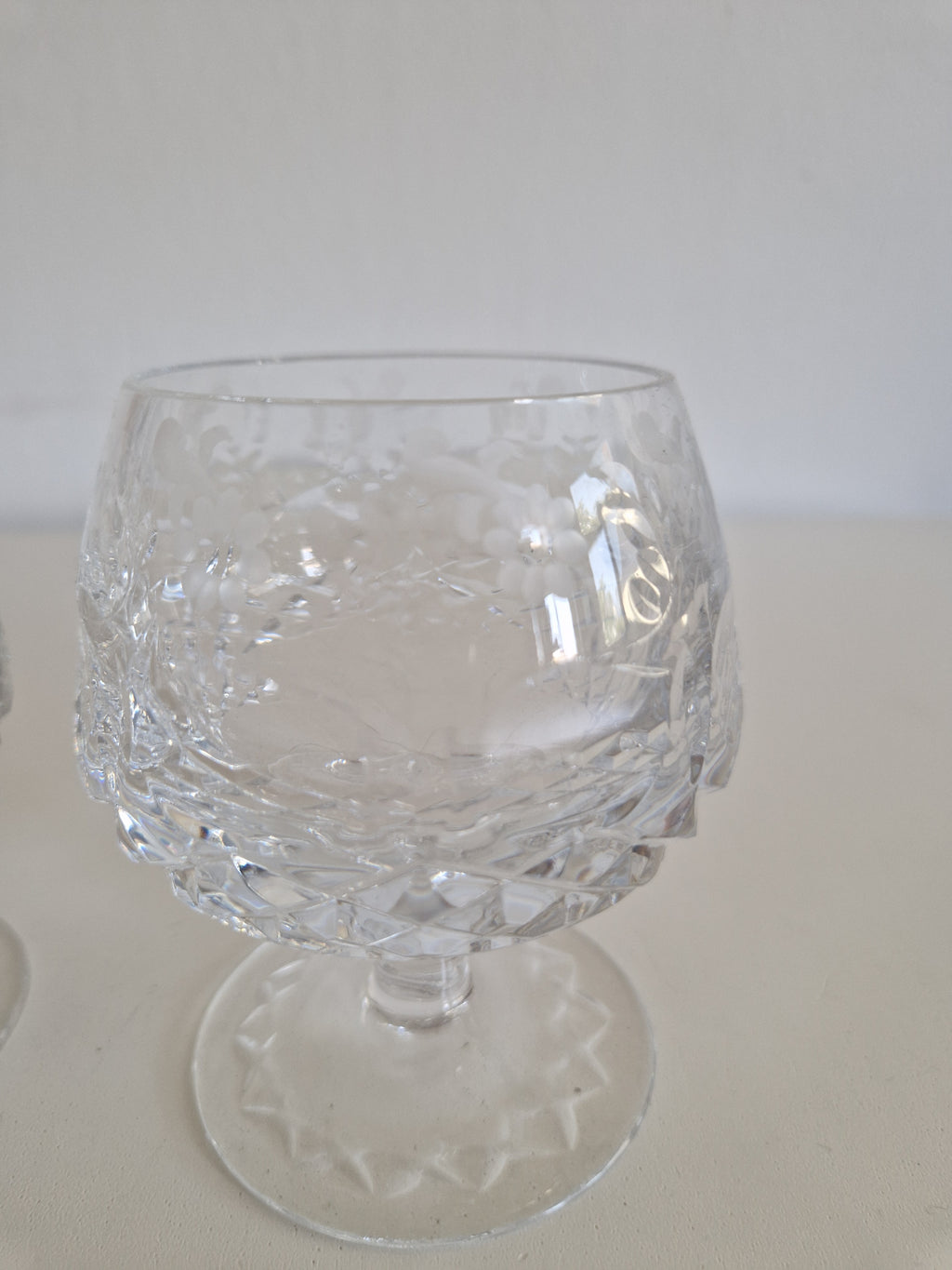 Pair of Vintage Hand-Cut Crystal Brandy Balloon Glasses – Diamond Cut, approx. 11 cm