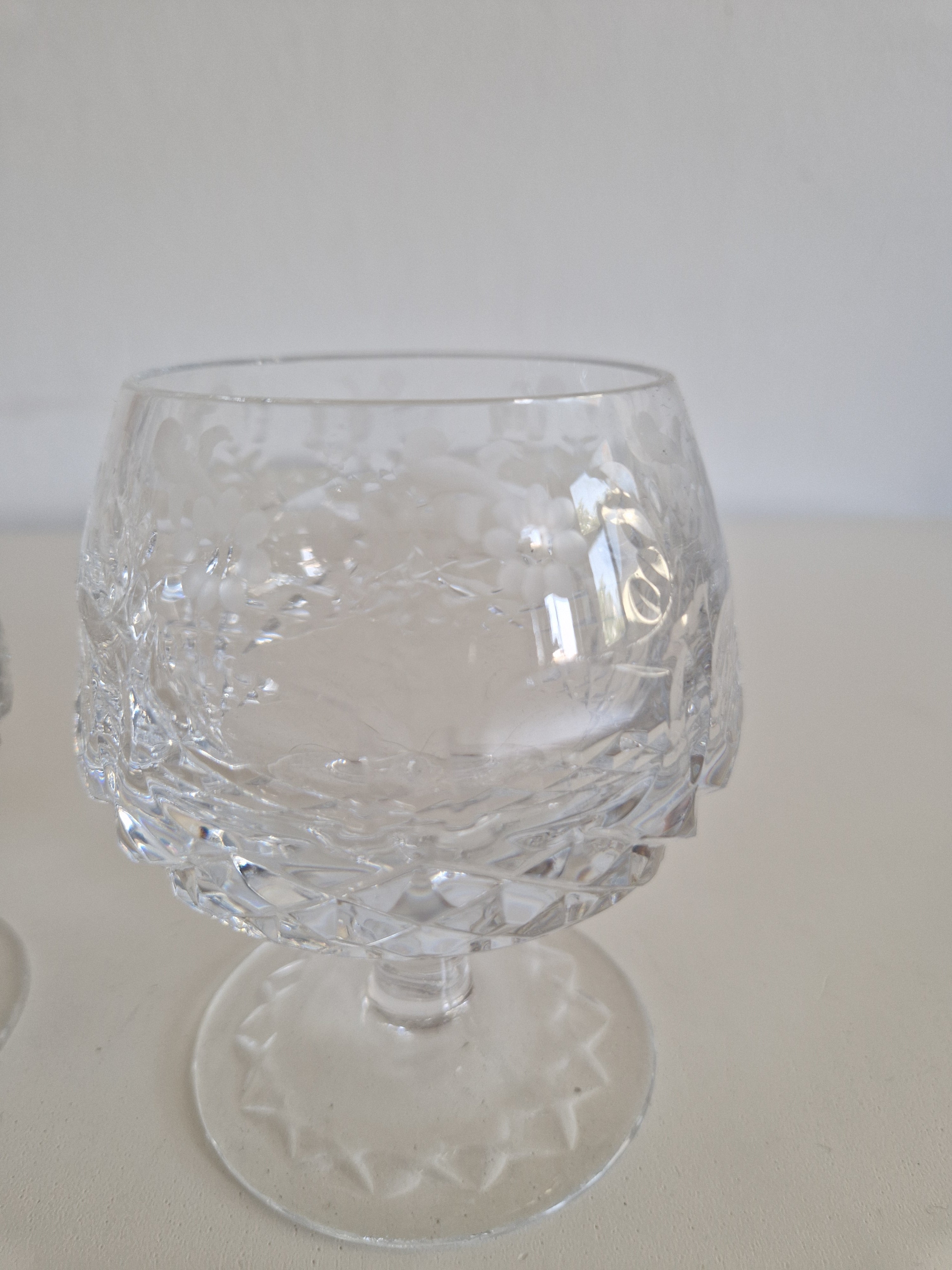 Pair of Vintage Hand-Cut Crystal Brandy Balloon Glasses – Diamond Cut, approx. 11 cm