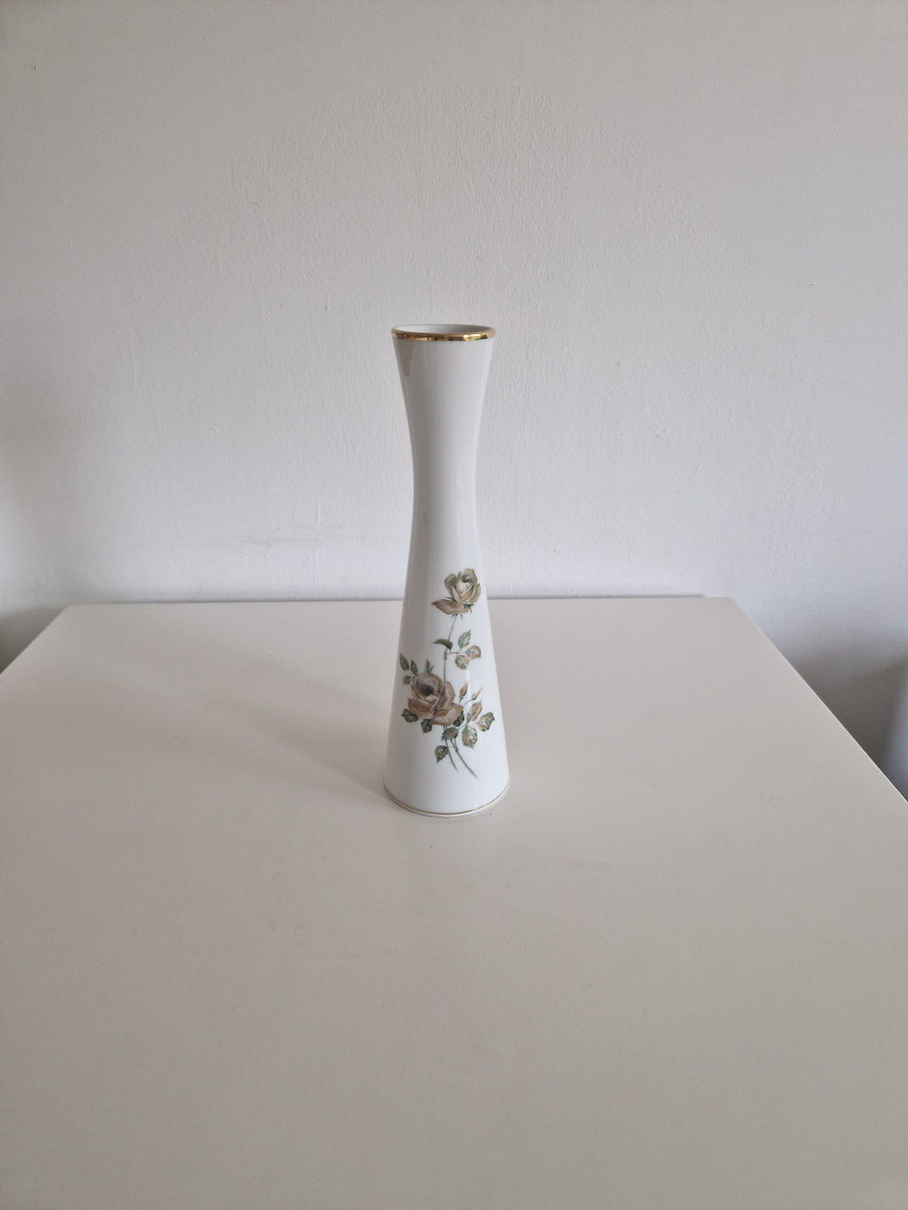 Alboth & Kaiser Bavaria "Kir" Porcelain Soliflore Vase – Gold Rim Rose Decor, 29 cm