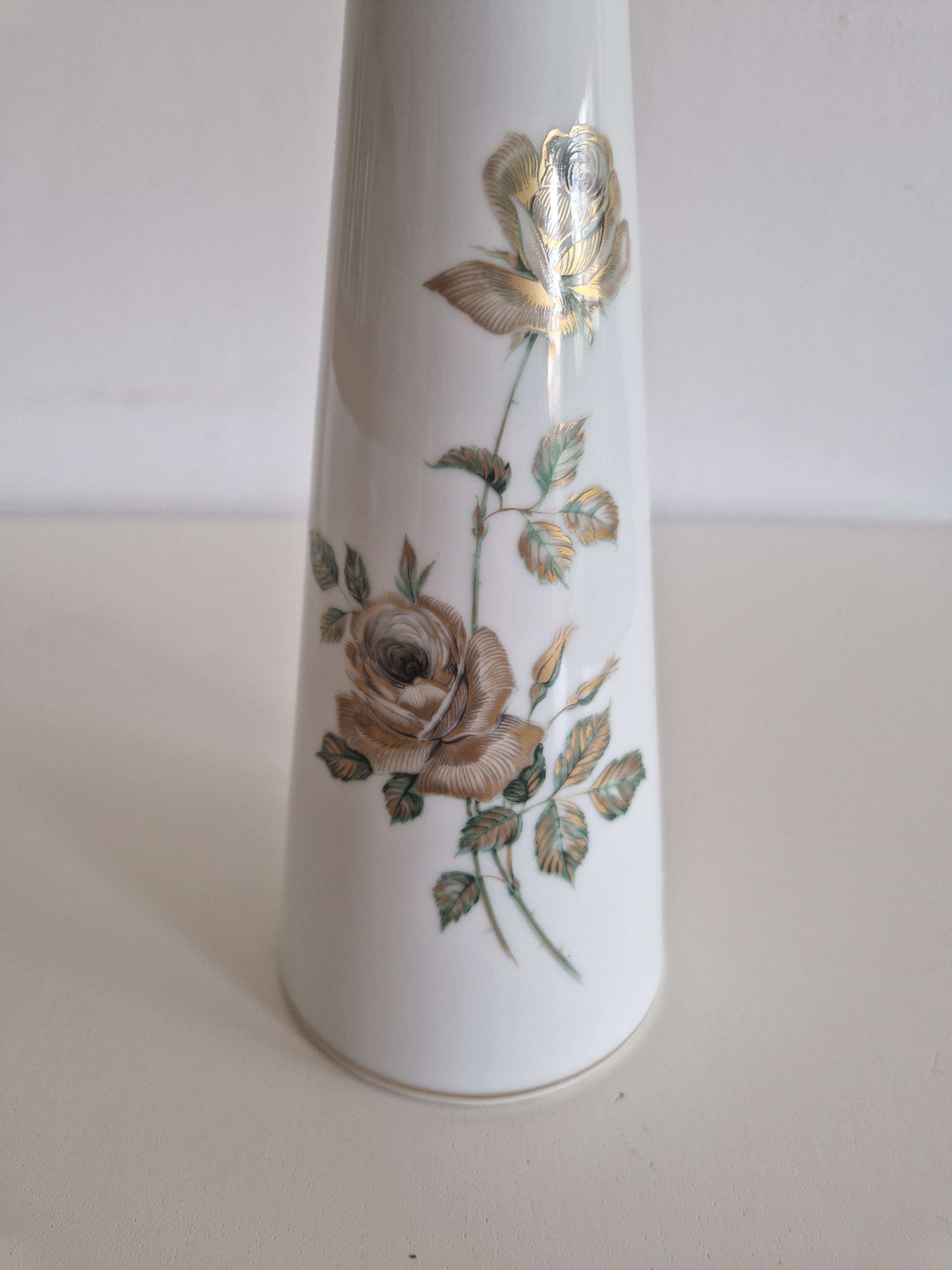 Alboth & Kaiser Bavaria "Kir" Porcelain Soliflore Vase – Gold Rim Rose Decor, 29 cm