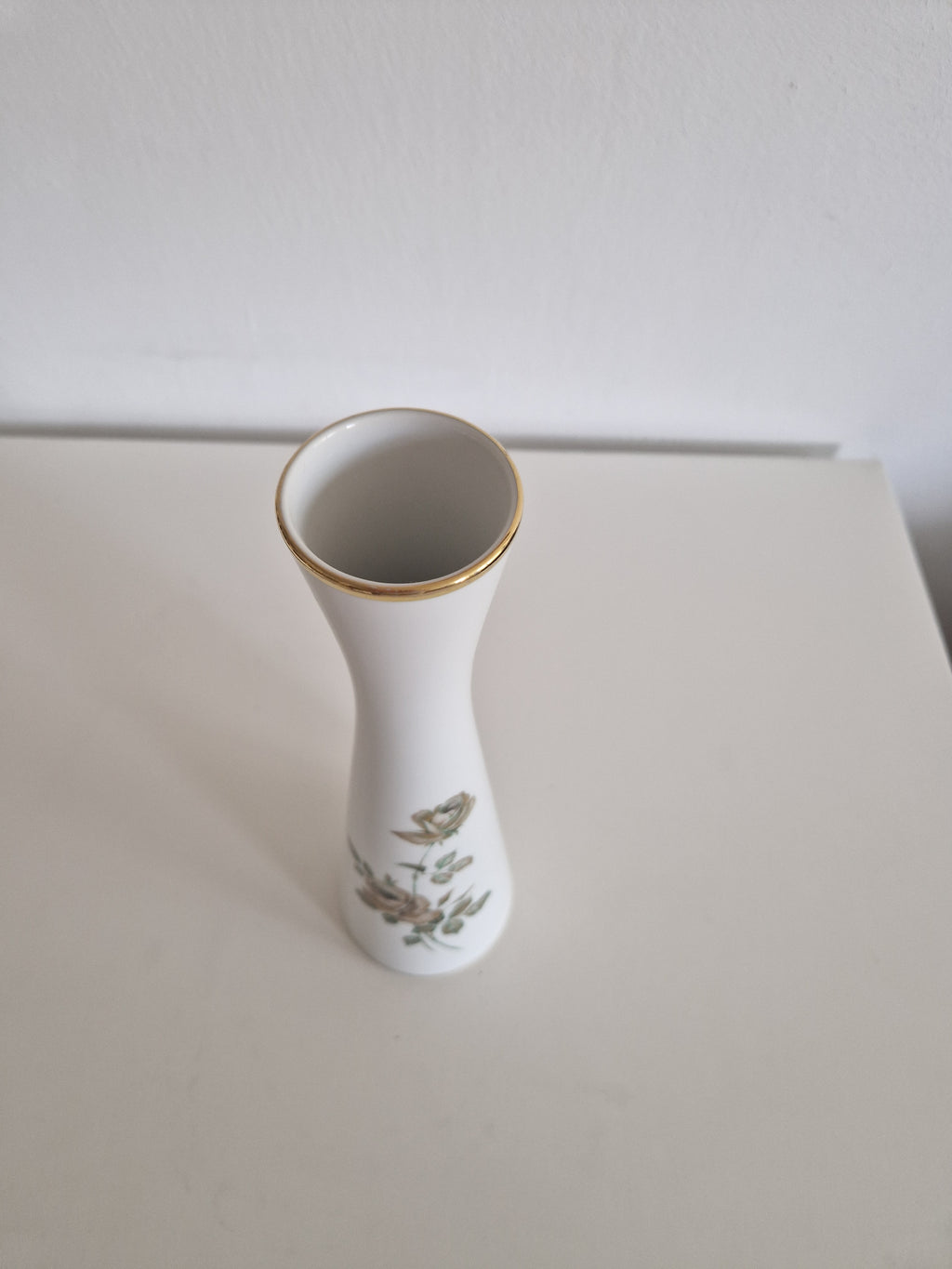Alboth & Kaiser Bavaria "Kir" Porcelain Soliflore Vase – Gold Rim Rose Decor, 29 cm