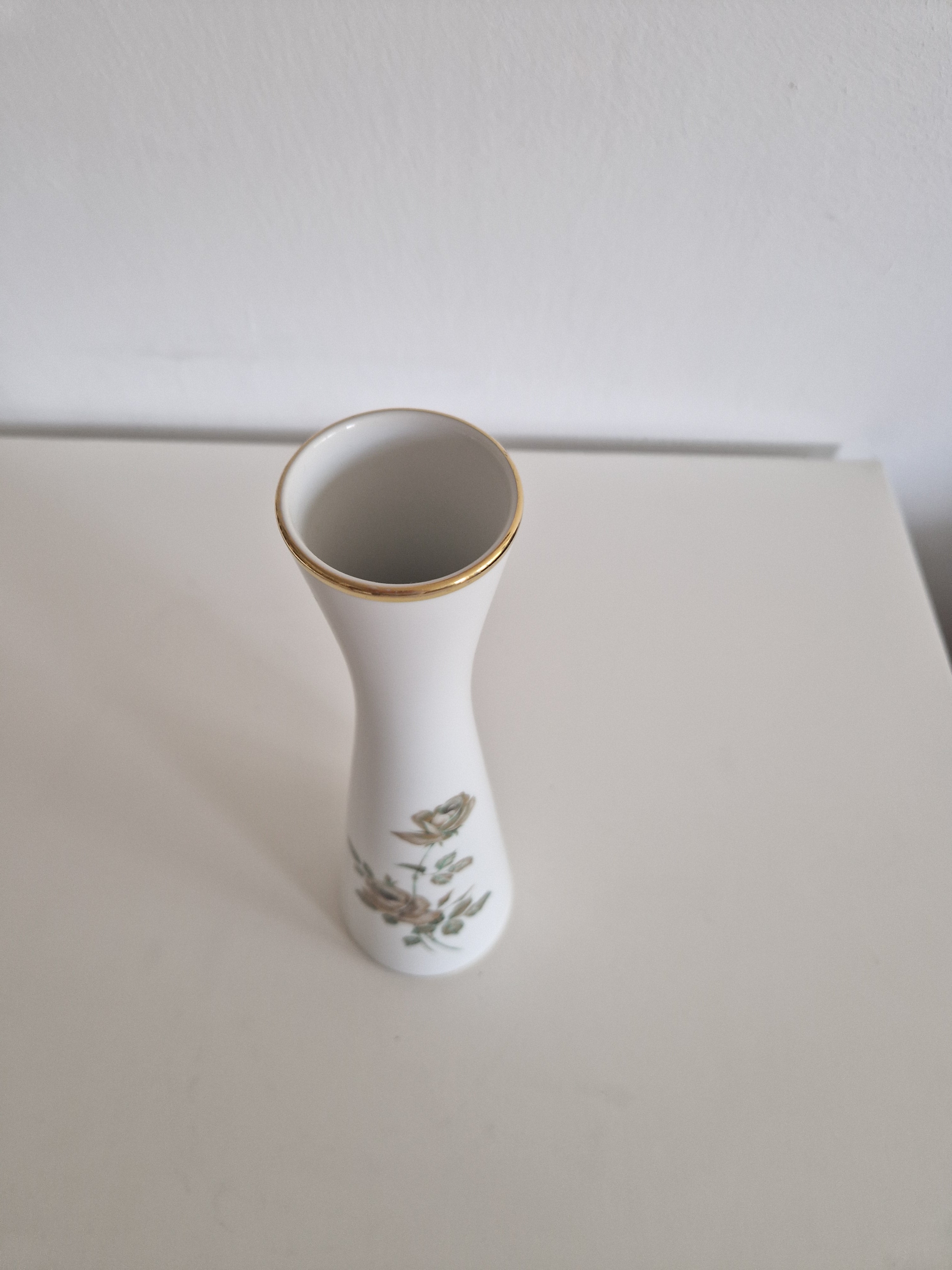 Alboth & Kaiser Bavaria "Kir" Porcelain Soliflore Vase – Gold Rim Rose Decor, 29 cm