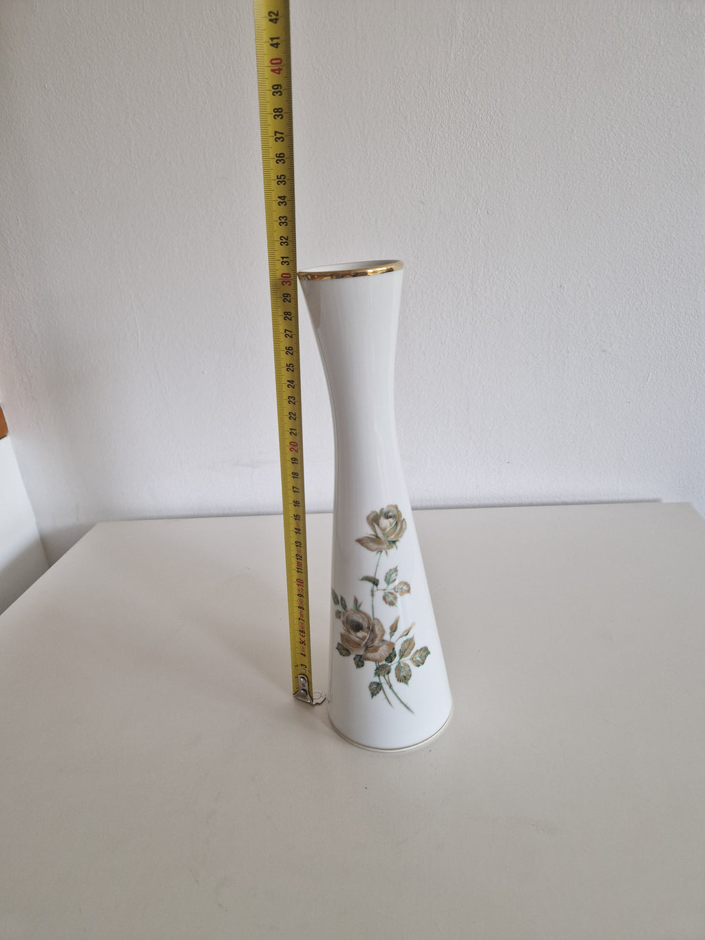 Alboth & Kaiser Bavaria "Kir" Porcelain Soliflore Vase – Gold Rim Rose Decor, 29 cm