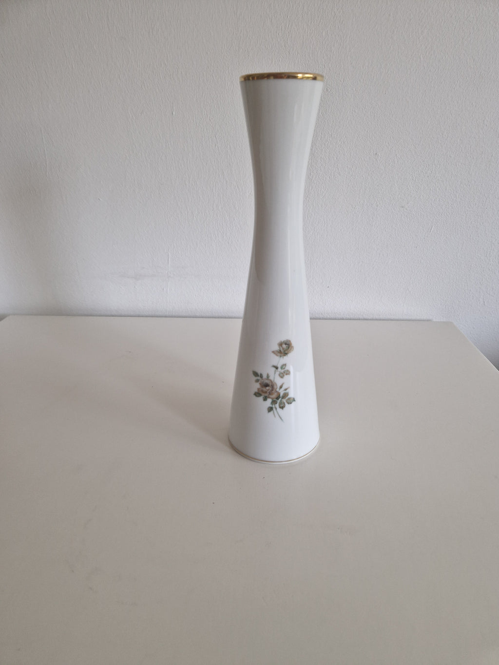 Alboth & Kaiser Bavaria "Kir" Porcelain Soliflore Vase – Gold Rim Rose Decor, 29 cm
