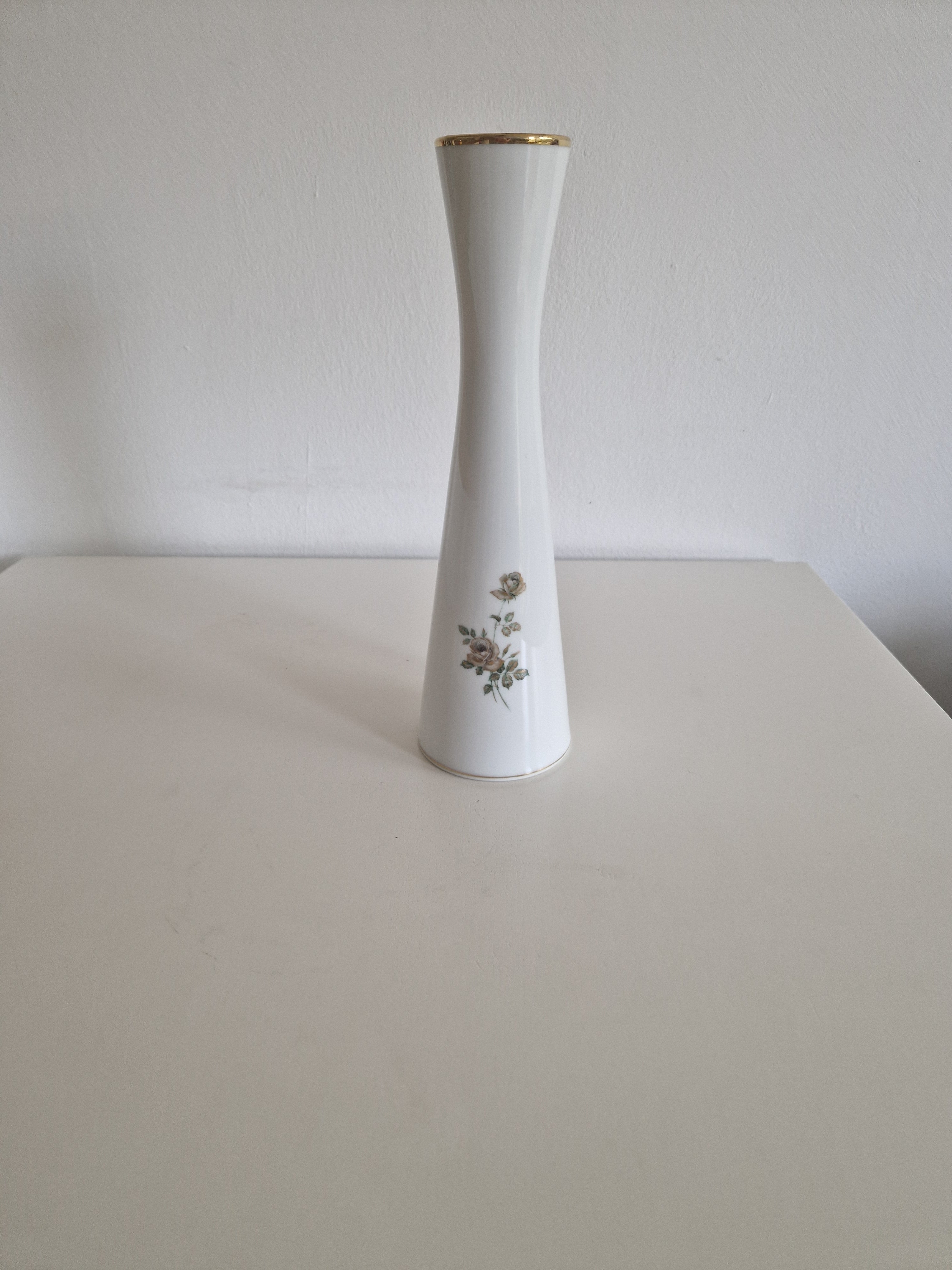 Alboth & Kaiser Bavaria "Kir" Porcelain Soliflore Vase – Gold Rim Rose Decor, 29 cm