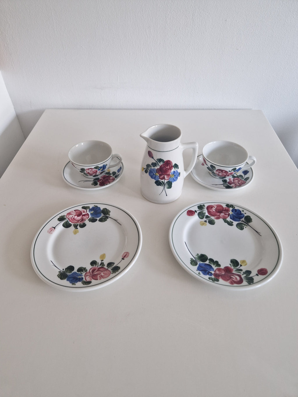 Lilien Porzellan Austria Breakfast Set for Two – Hand-Painted Folk Rose Pattern | Underglaze | 7 Pieces: 2 Cups, 2 Saucers, 2 Plates, 1 Milk Jug