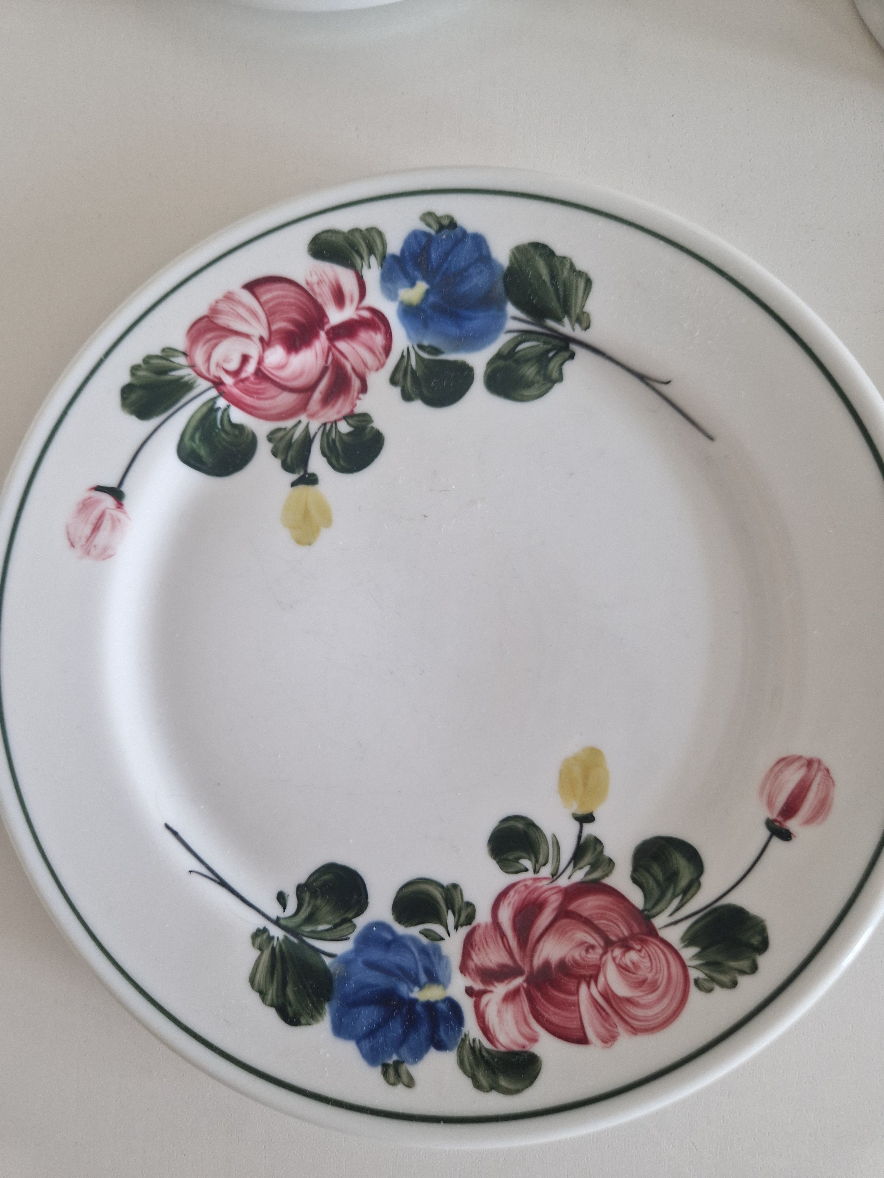 Lilien Porzellan Austria Breakfast Set for Two – Hand-Painted Folk Rose Pattern | Underglaze | 7 Pieces: 2 Cups, 2 Saucers, 2 Plates, 1 Milk Jug