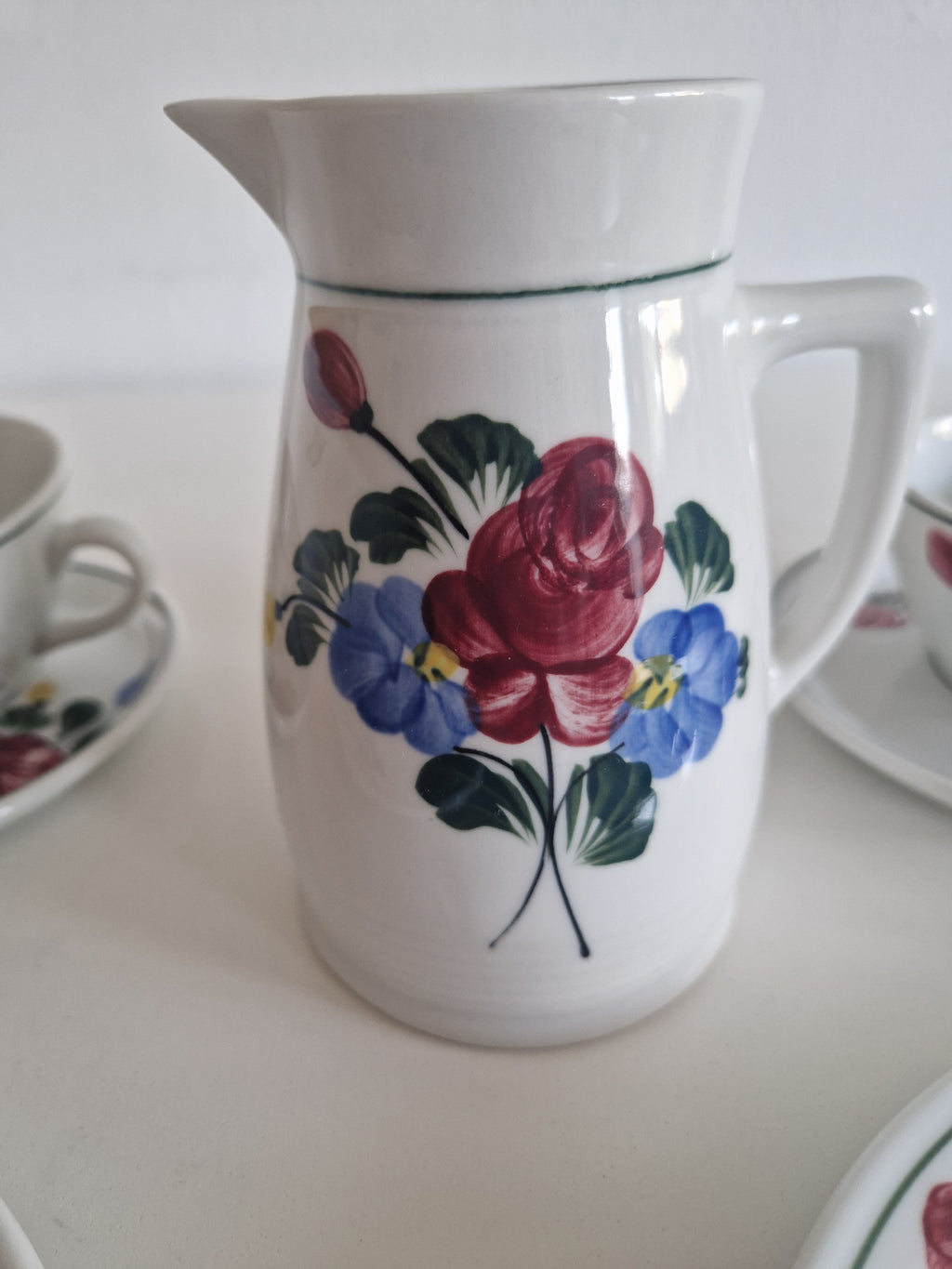 Lilien Porzellan Austria Breakfast Set for Two – Hand-Painted Folk Rose Pattern | Underglaze | 7 Pieces: 2 Cups, 2 Saucers, 2 Plates, 1 Milk Jug